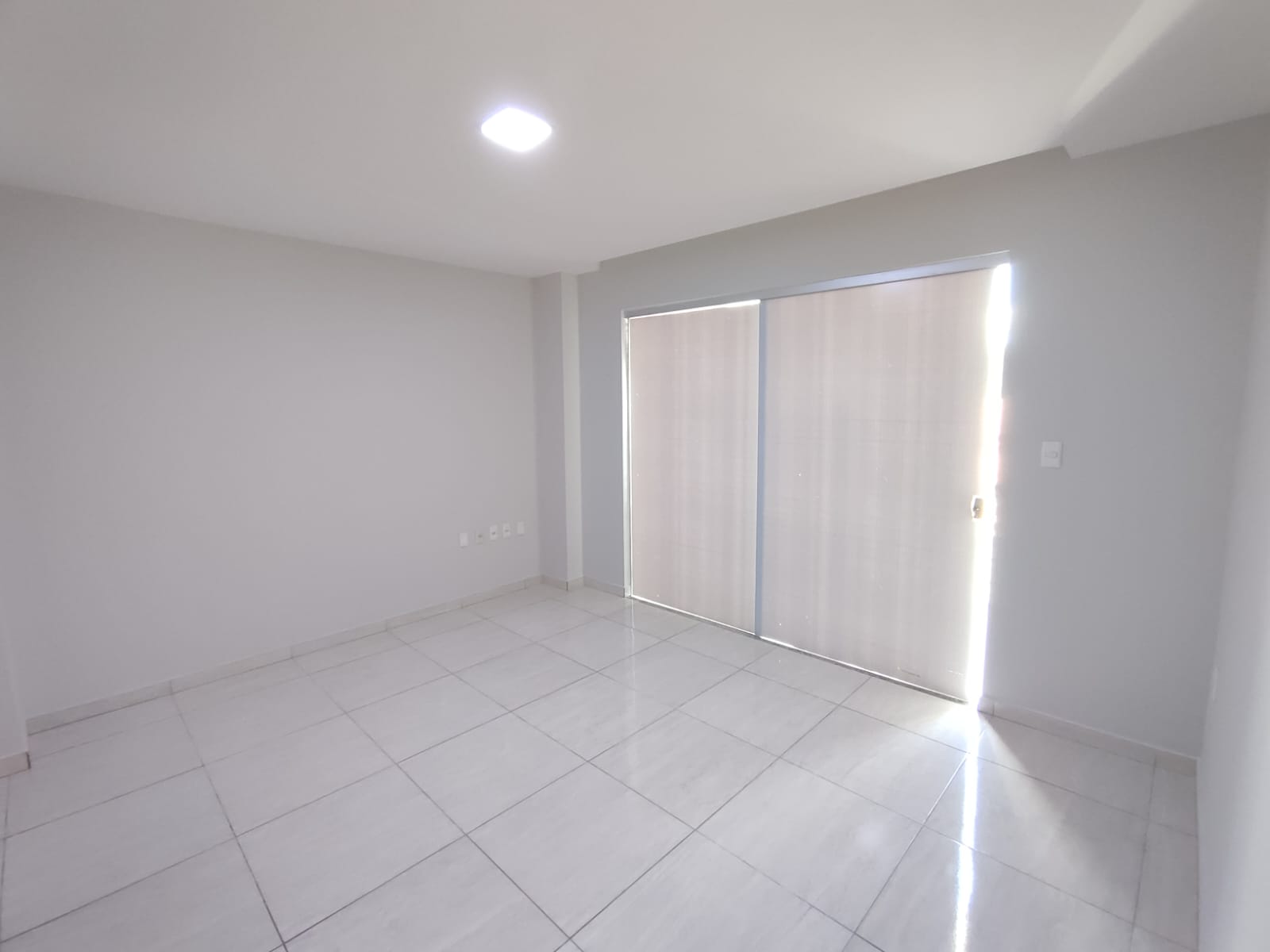 Aluga Apartamento Amplo no Centro