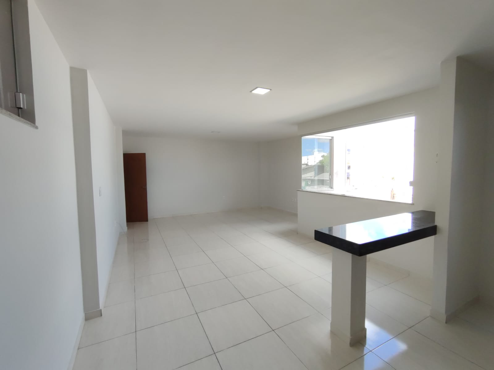 Aluga Apartamento Amplo no Centro