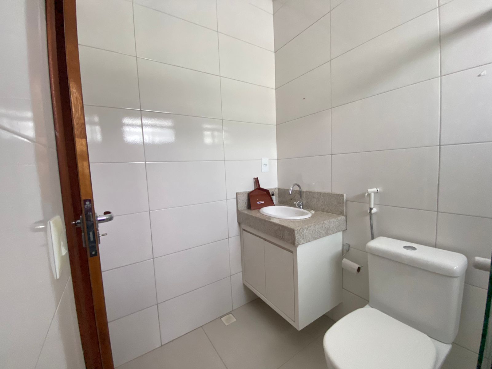 ALUGA  SALA COMERCIAL NA AV. PAULINO MENDES
