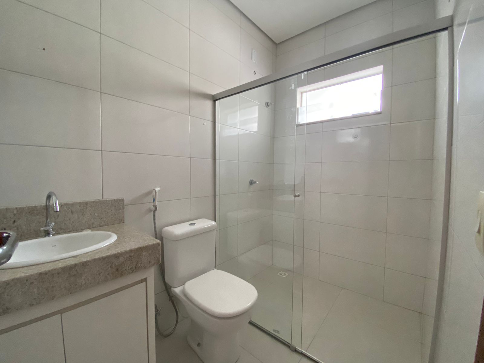 ALUGA  SALA COMERCIAL NA AV. PAULINO MENDES