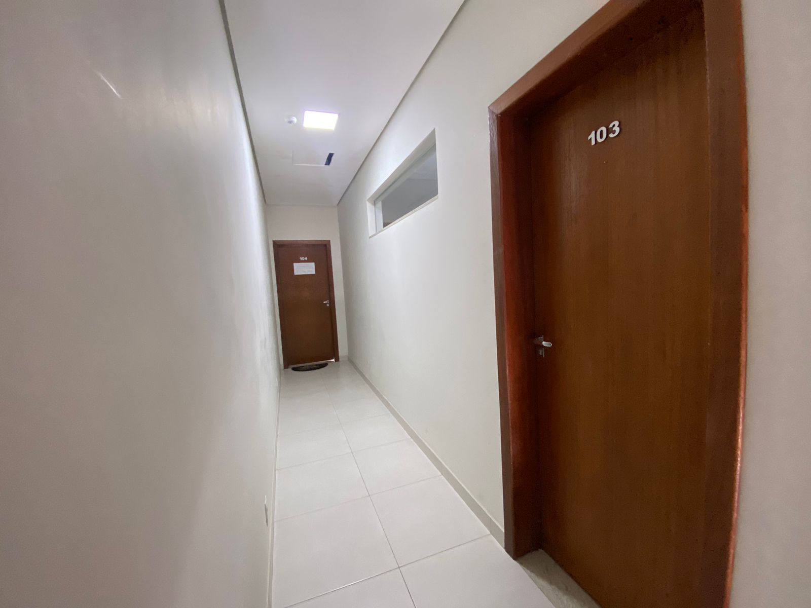 ALUGA  SALA COMERCIAL NA AV. PAULINO MENDES