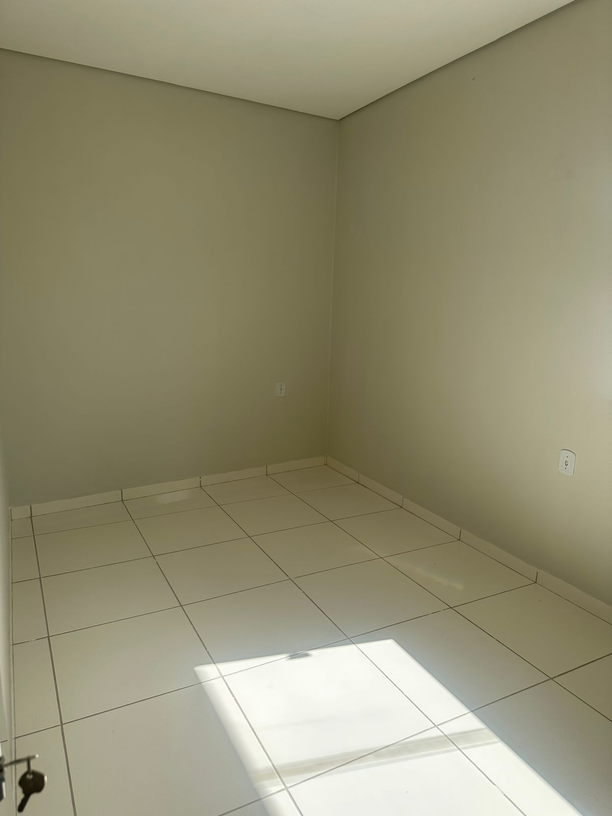 ALUGA APARTAMENTO NOVO NO PEQUI (MENOR)