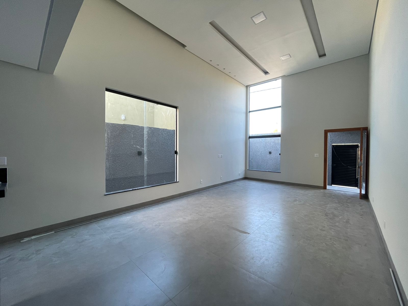 Vende  Casa com padrão sofisticado e moderno no Colonial