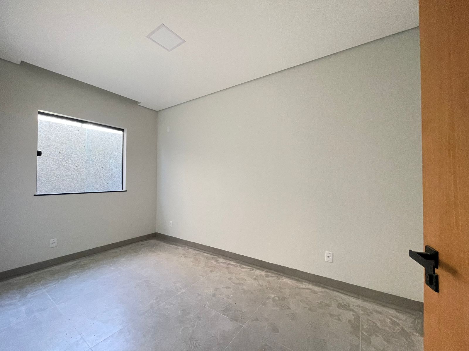 Vende  Casa com padrão sofisticado e moderno no Colonial