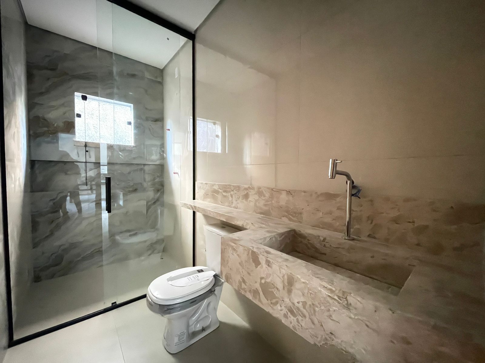 Vende  Casa com padrão sofisticado e moderno no Colonial