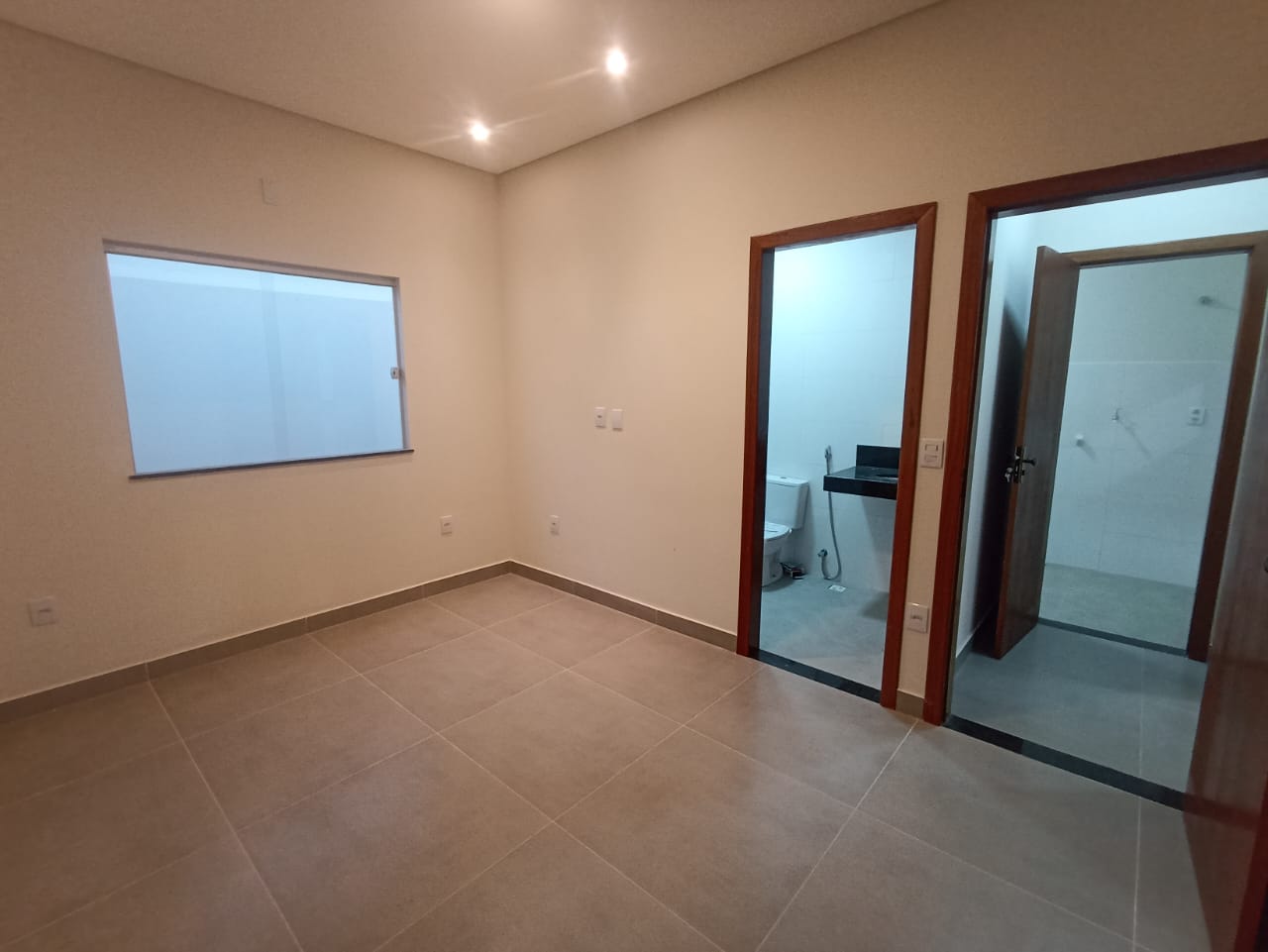 Vende Casa no Bairro Dinah Borges