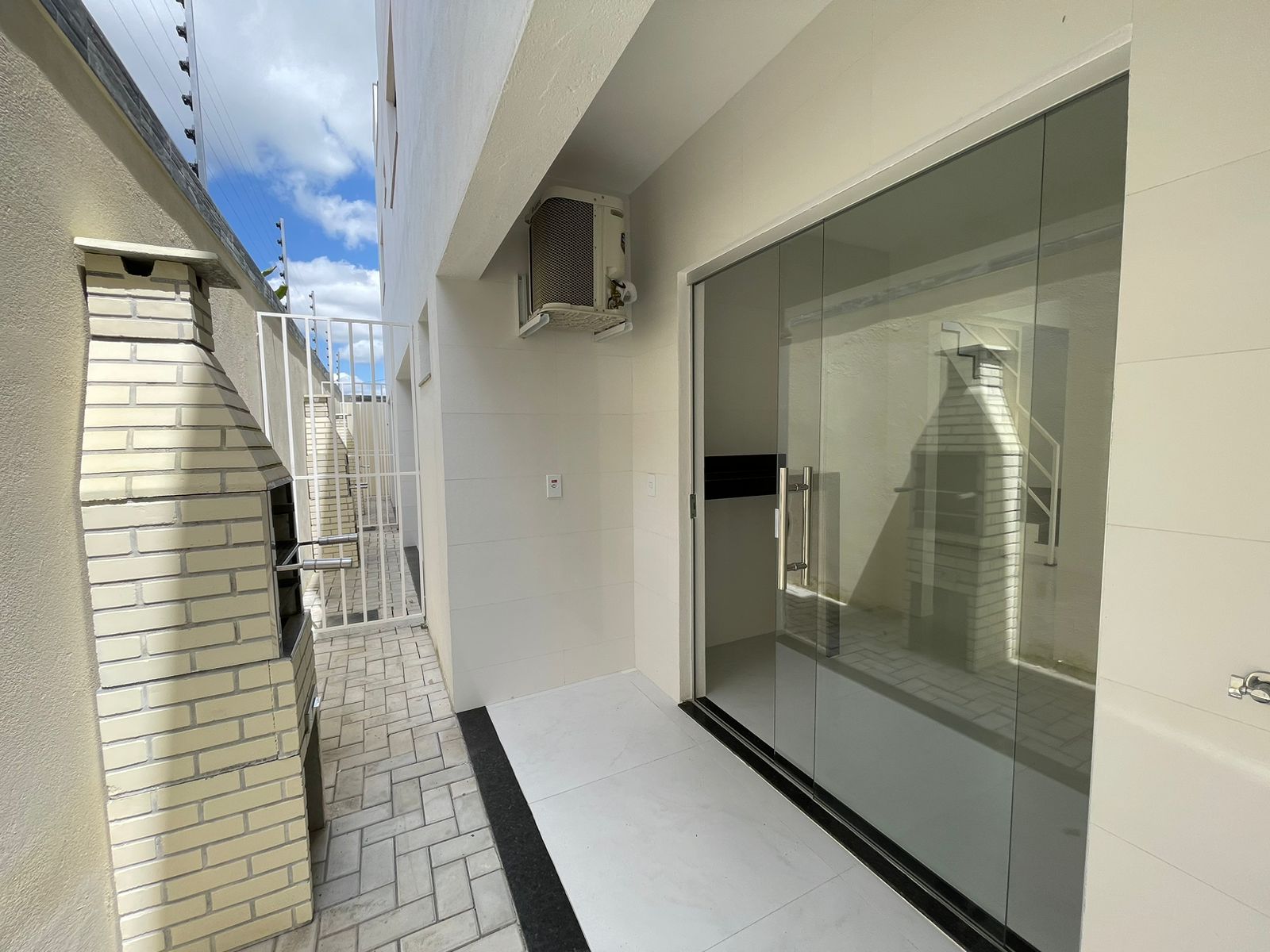 Aluga Apartamento Duplex no Colonial