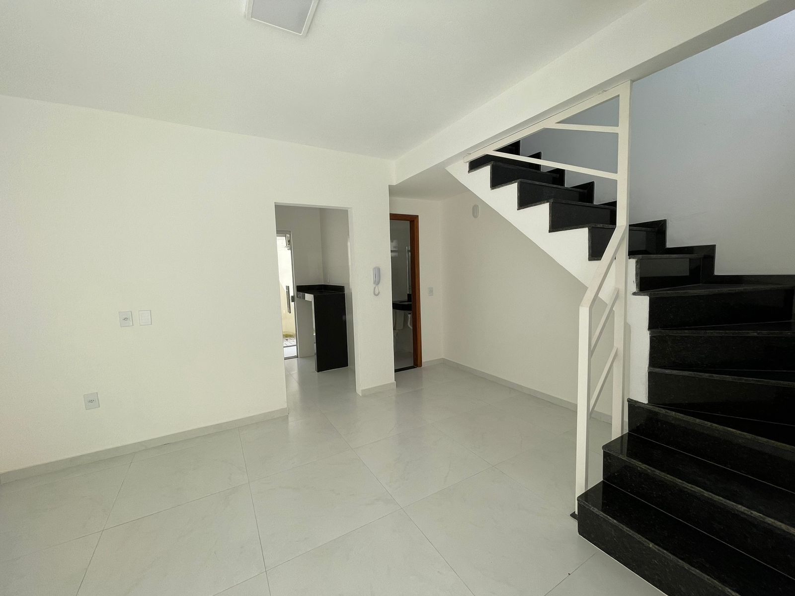 Aluga Apartamento Duplex no Colonial