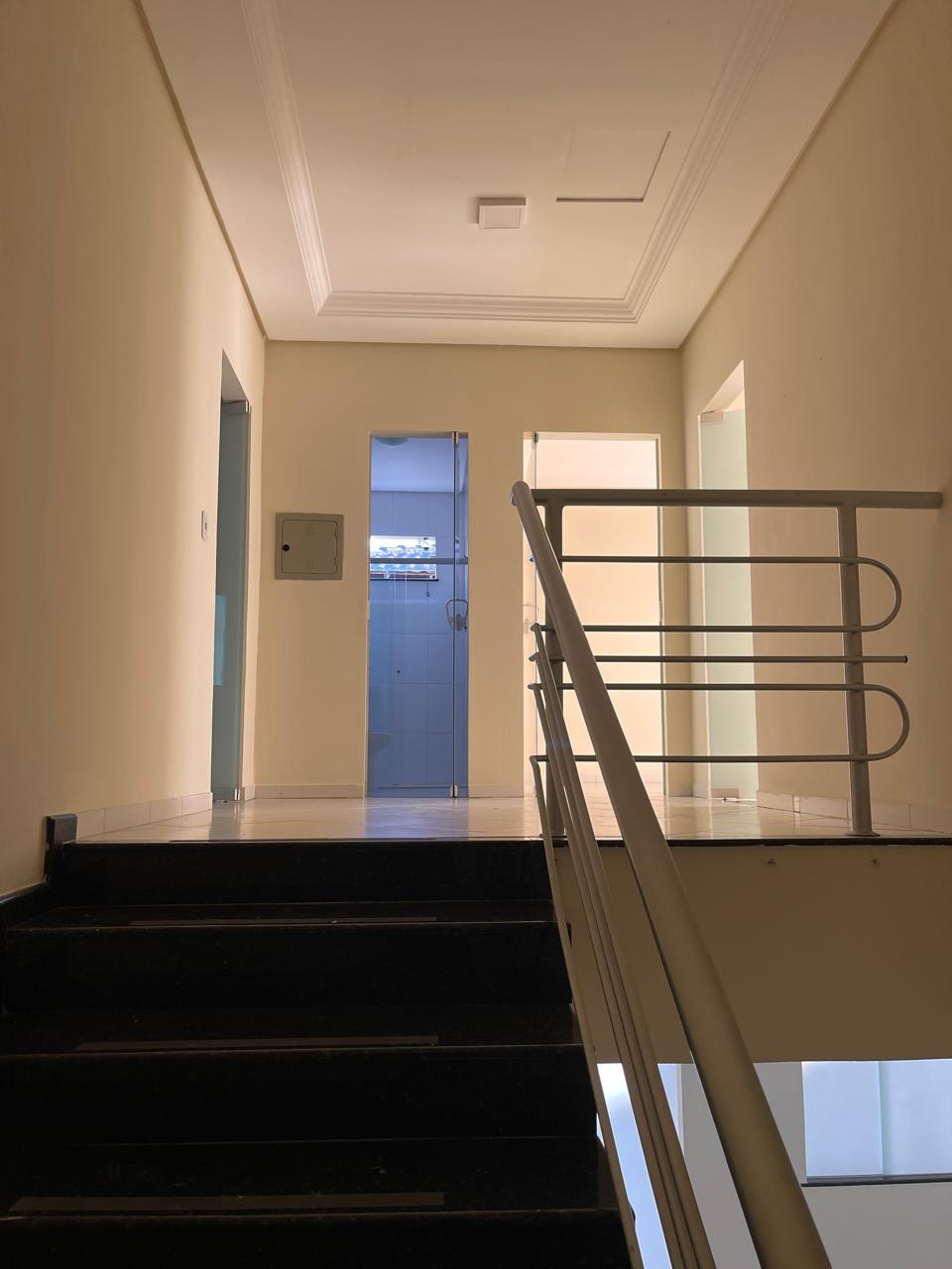Aluga Duplex em Condomínio no Centro