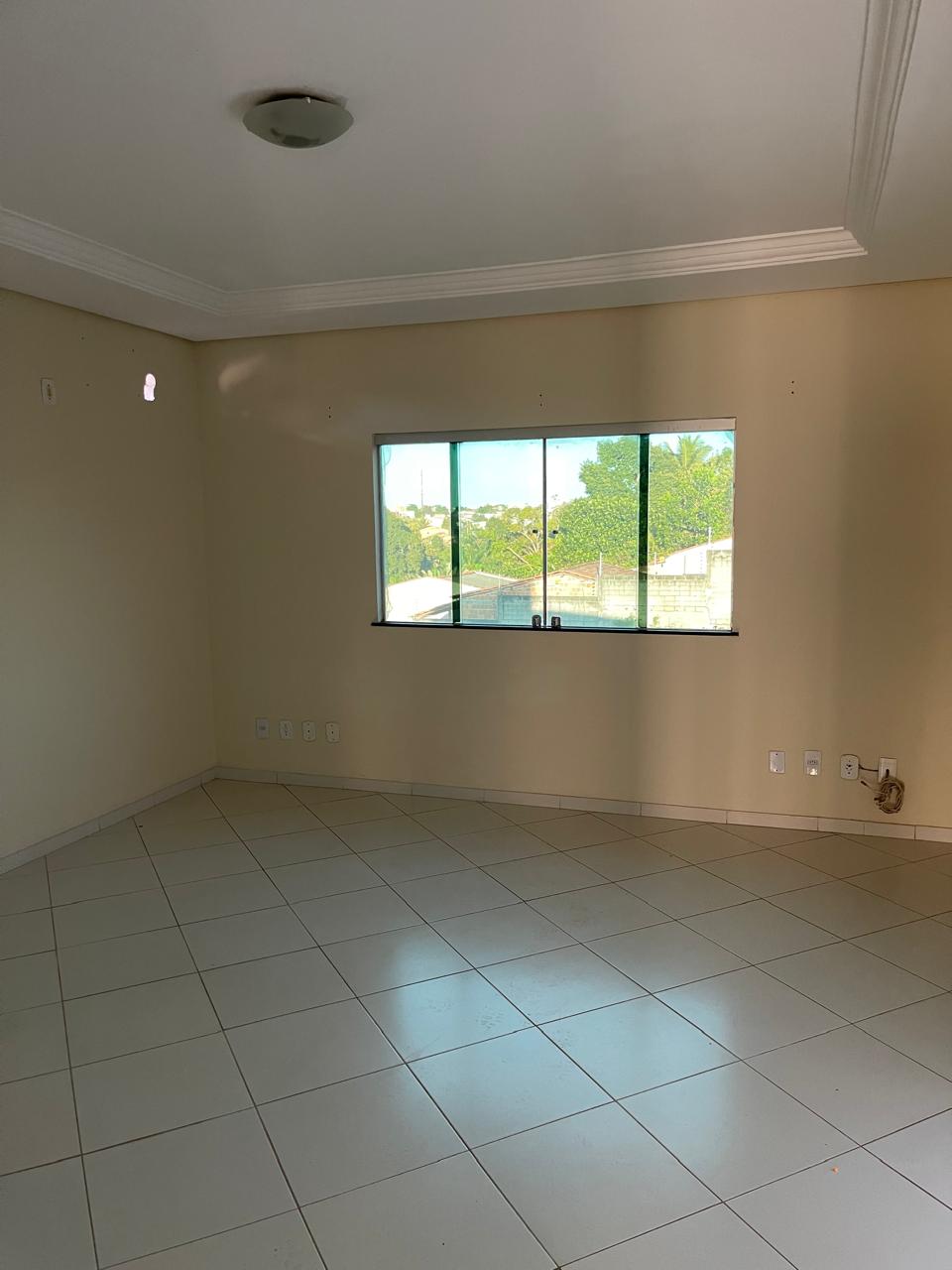 Aluga Duplex em Condomínio no Centro