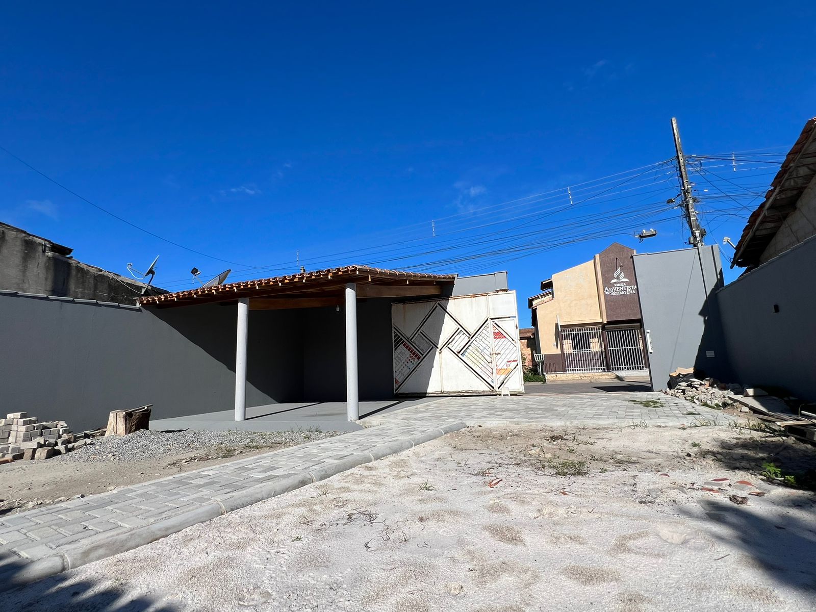 Vende bela casa ampla no bairro Itapuã