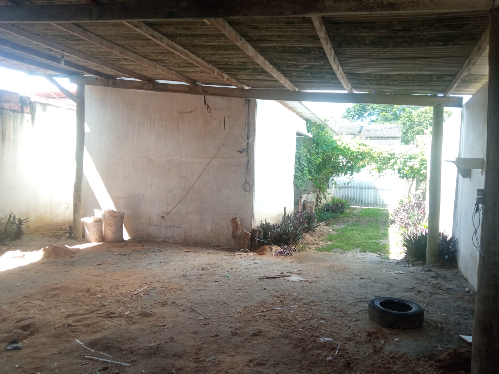 Aluga galpão no bairro Centauro
