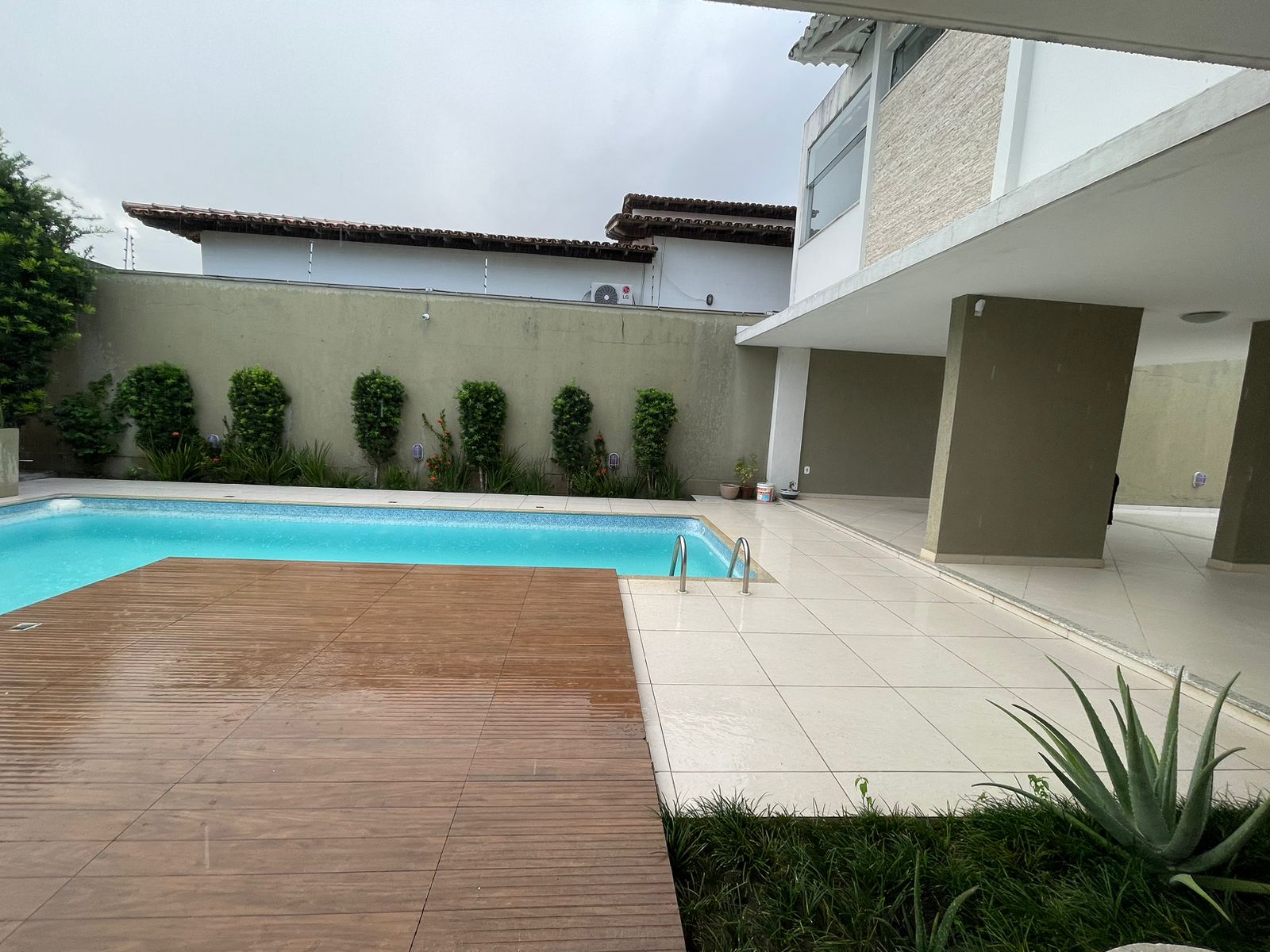 Vende casa de alto padrão no bairro Alamar