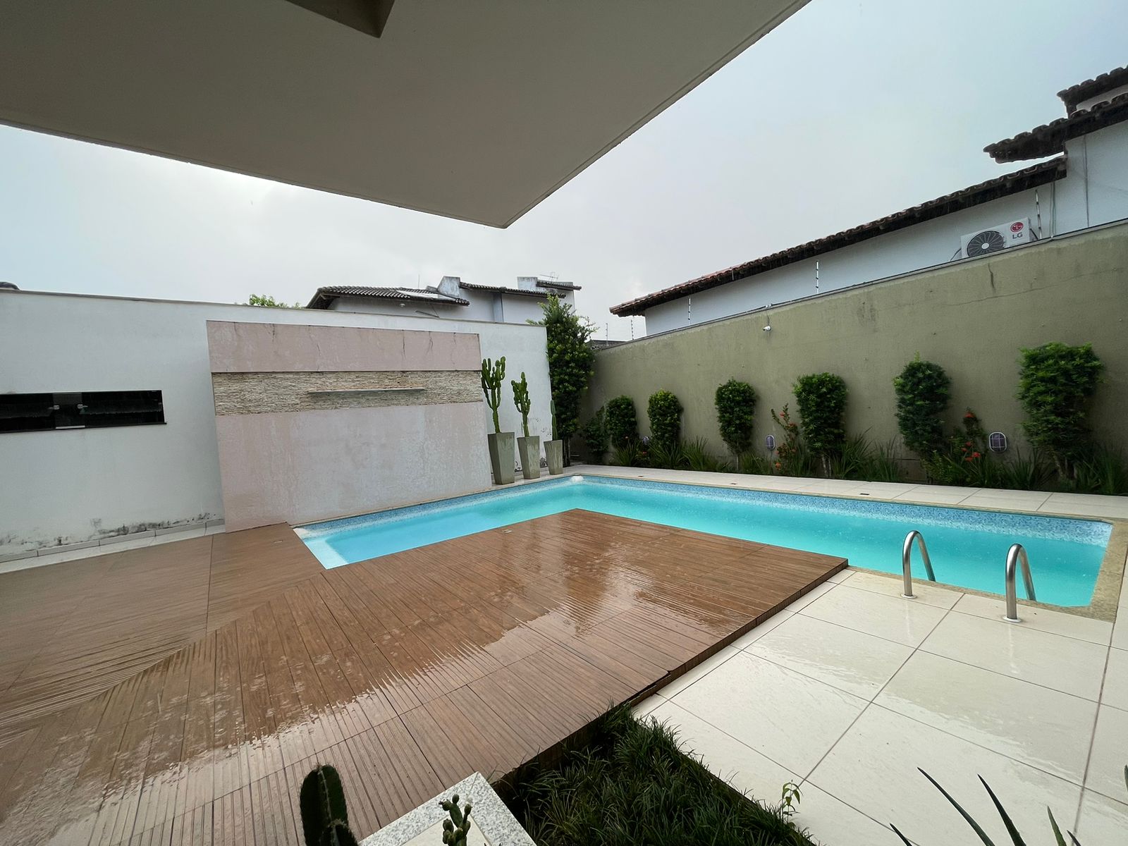 Vende casa de alto padrão no bairro Alamar