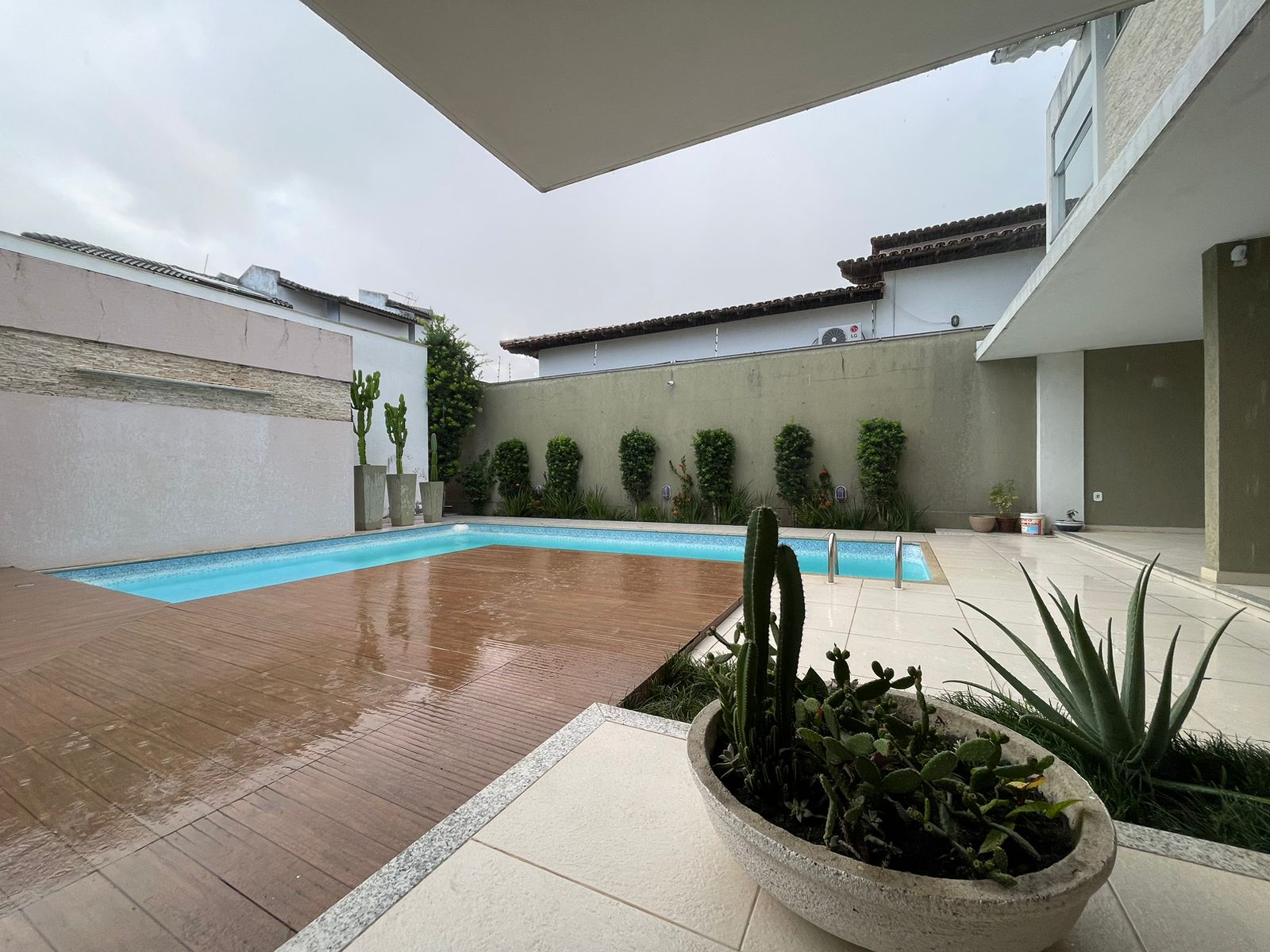 Vende casa de alto padrão no bairro Alamar