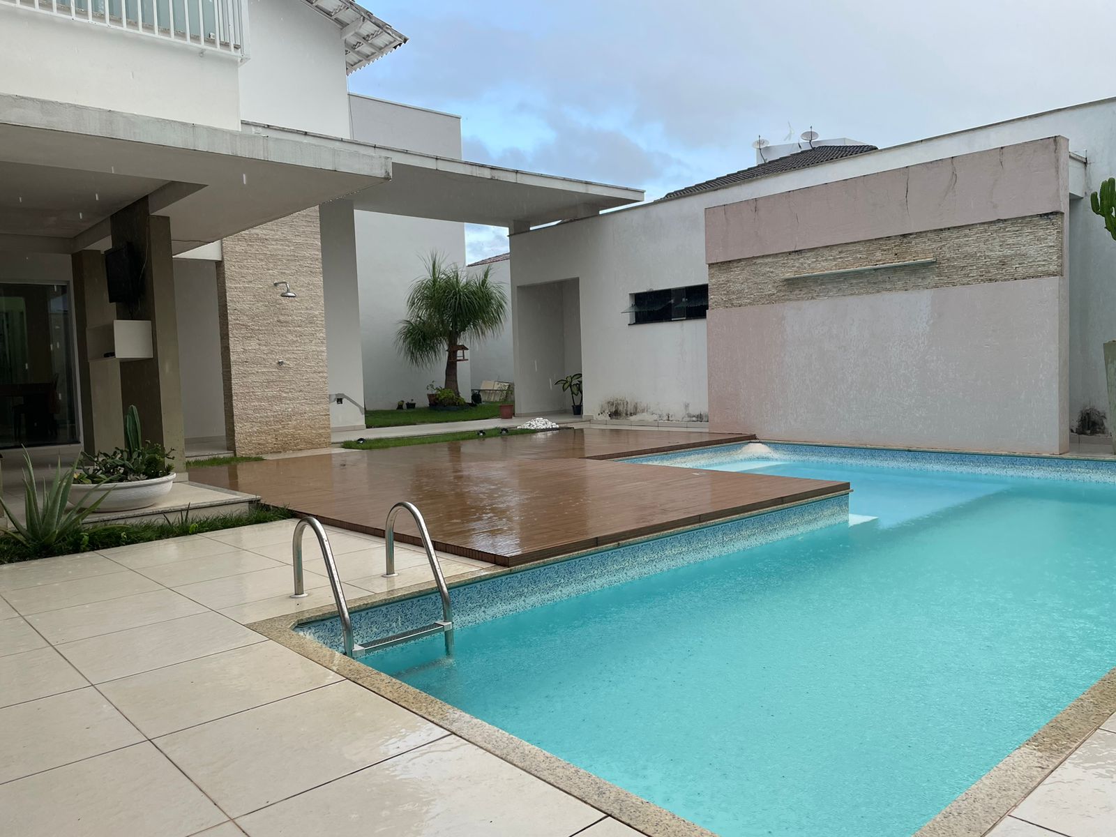 Vende casa de alto padrão no bairro Alamar
