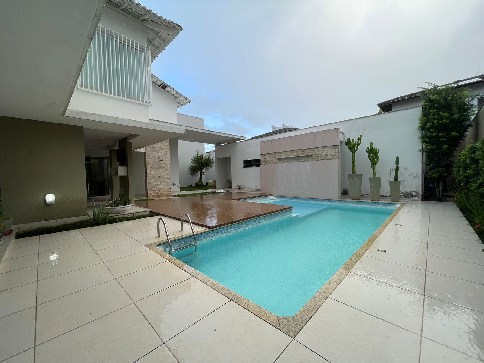 Vende casa de alto padrão no bairro Alamar