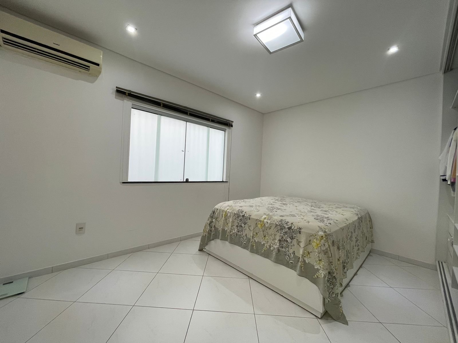 Vende casa de alto padrão no bairro Alamar
