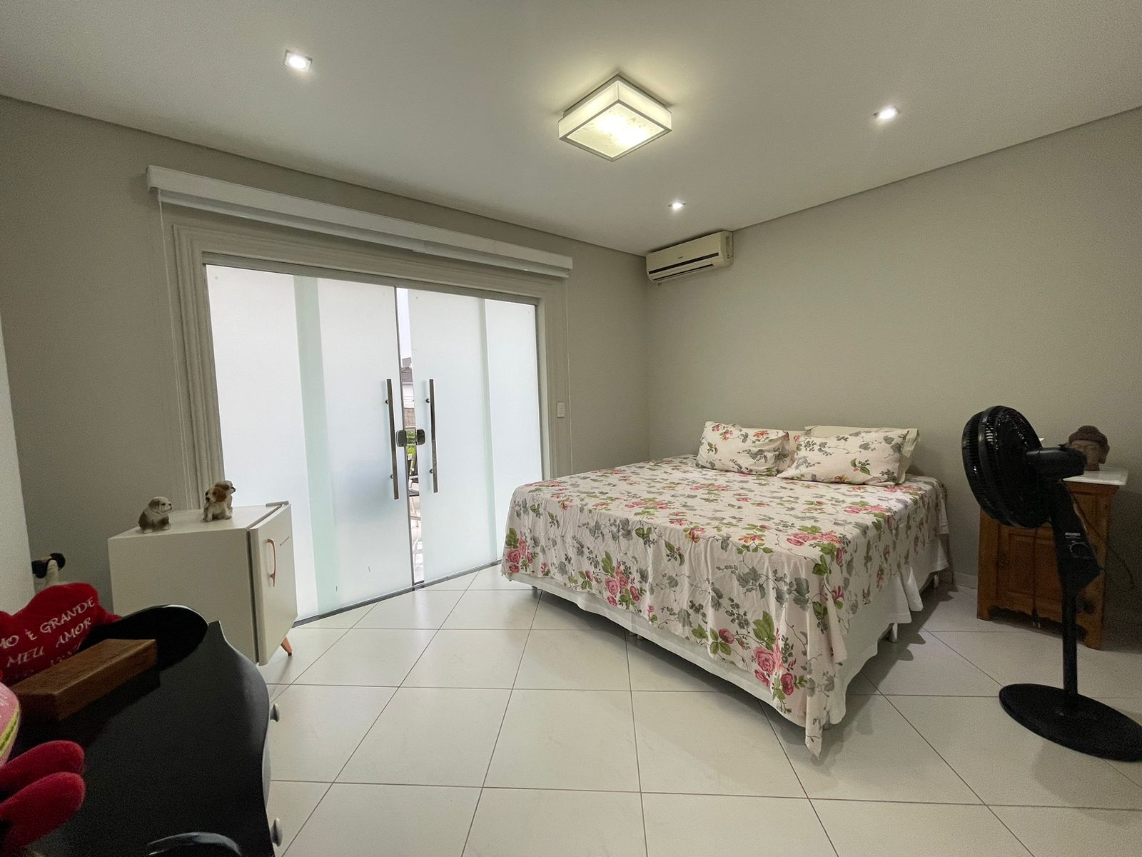 Vende casa de alto padrão no bairro Alamar