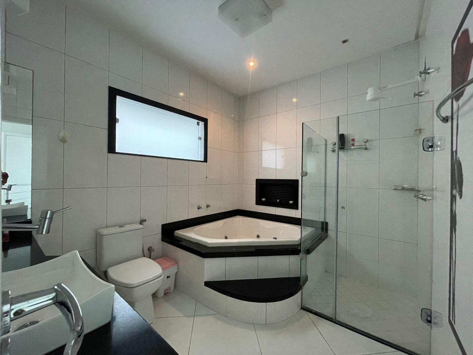 Vende casa de alto padrão no bairro Alamar