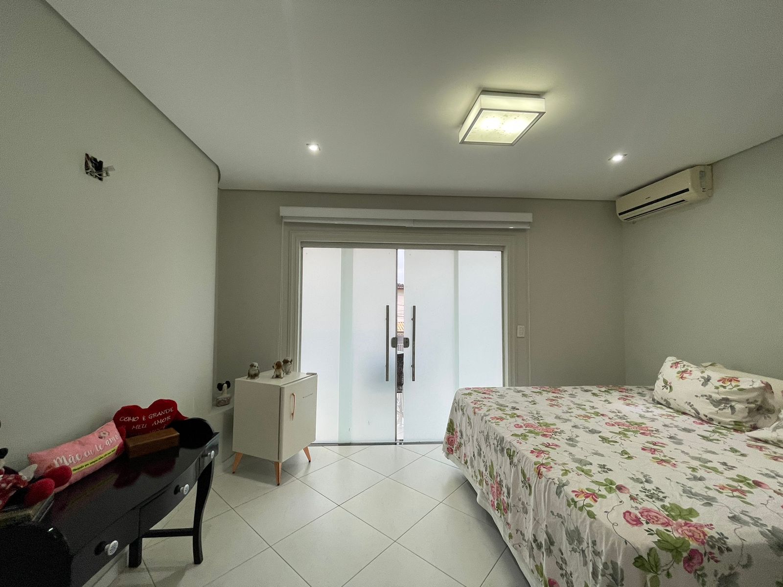 Vende casa de alto padrão no bairro Alamar