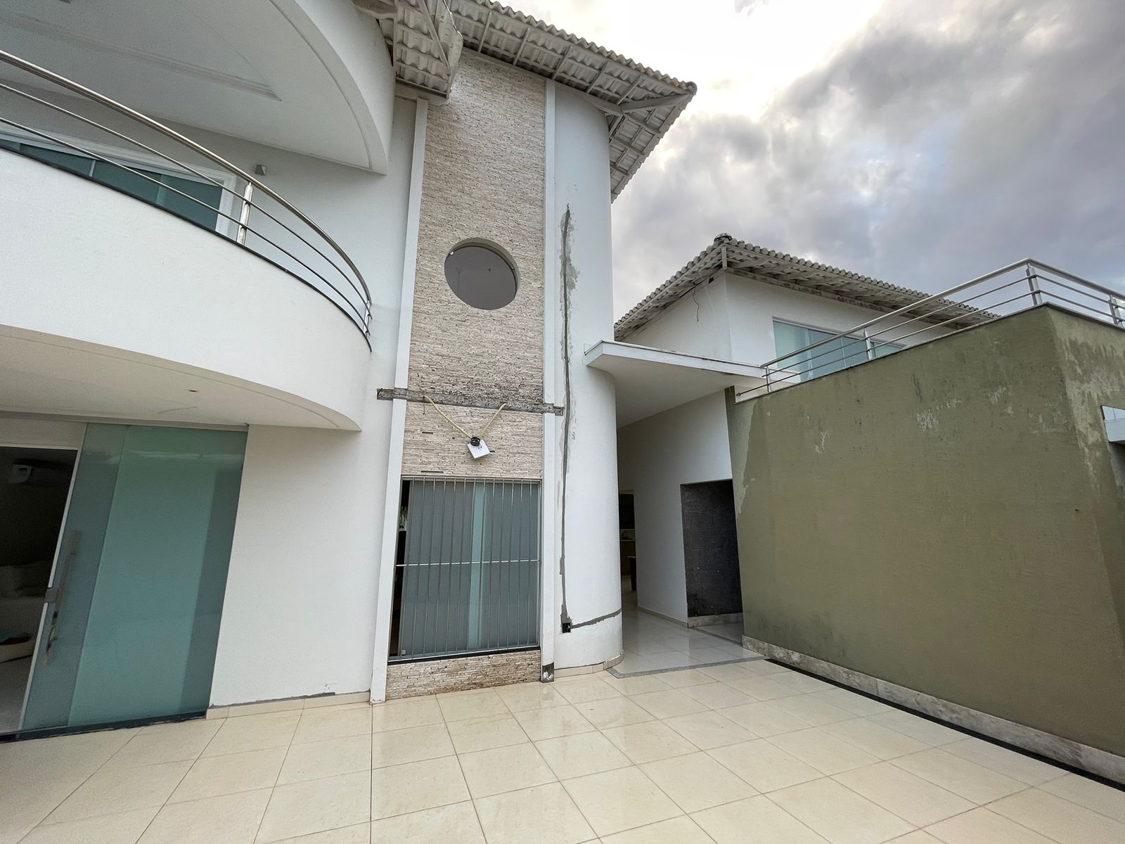 Vende casa de alto padrão no bairro Alamar