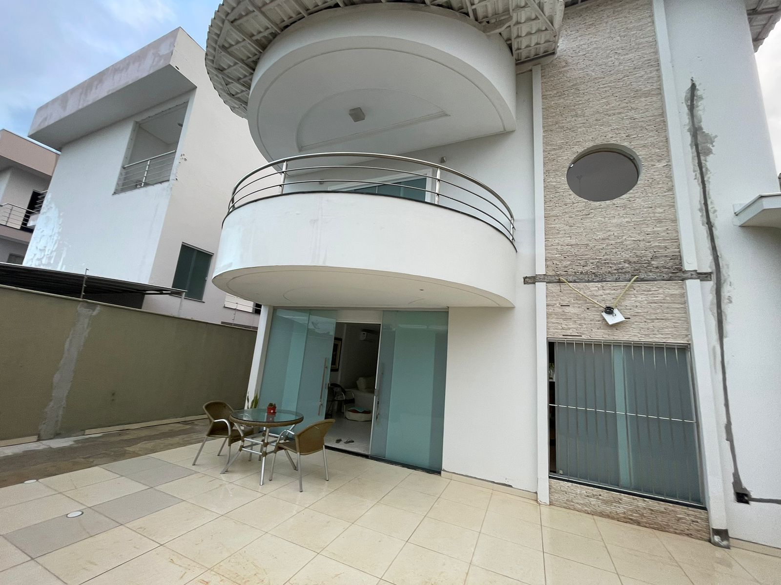 Vende casa de alto padrão no bairro Alamar