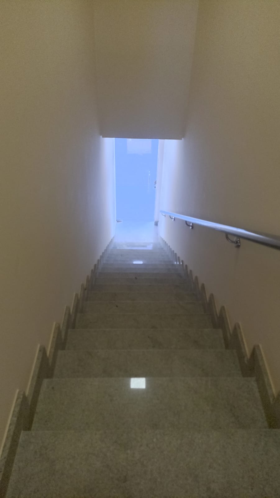 Aluga apartamento novo com ótimo acabamento no Gusmão 