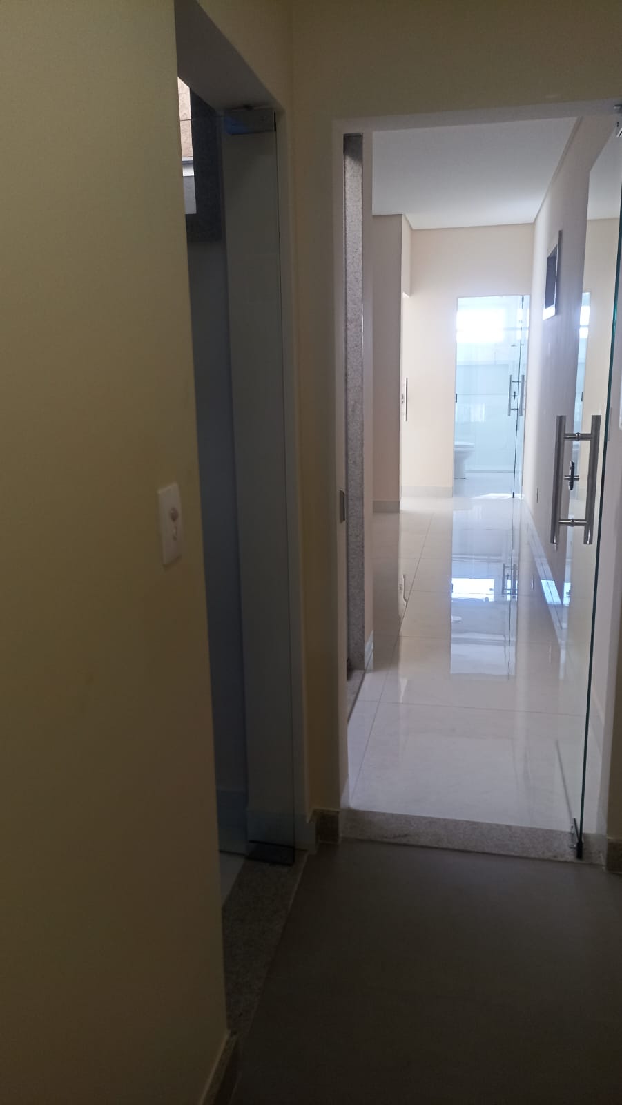 Aluga apartamento novo com ótimo acabamento no Gusmão 