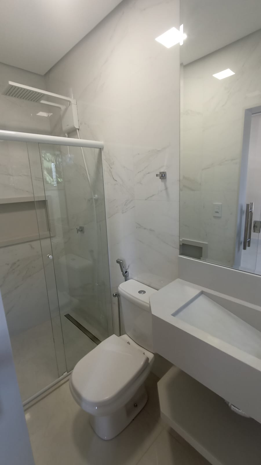 Aluga apartamento novo com ótimo acabamento no Gusmão 