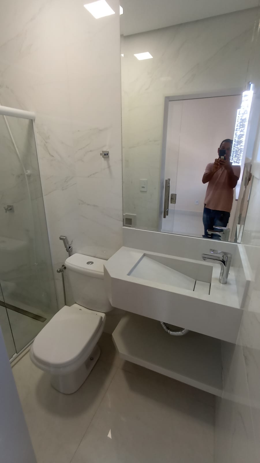 Aluga apartamento novo com ótimo acabamento no Gusmão 