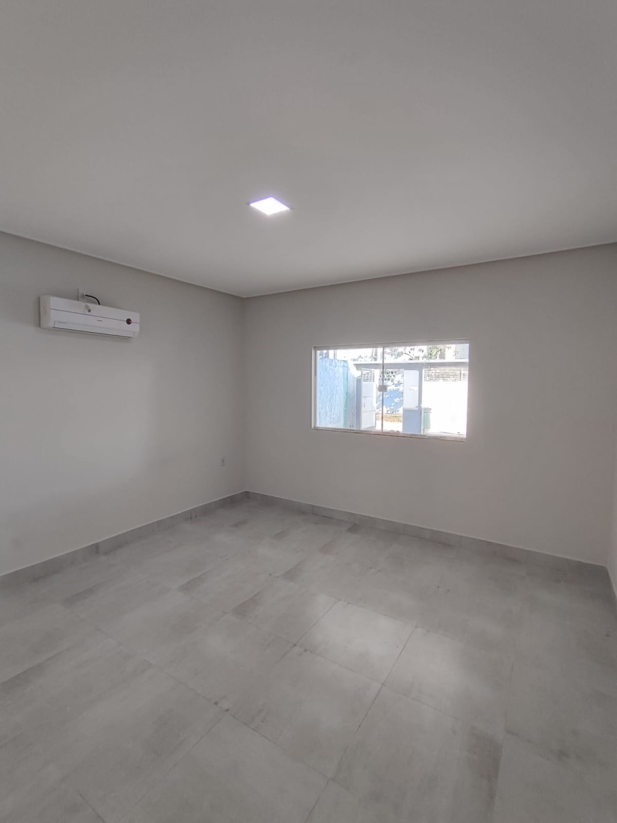 Aluga bela Casa Ampla no bairro Dinah Borges