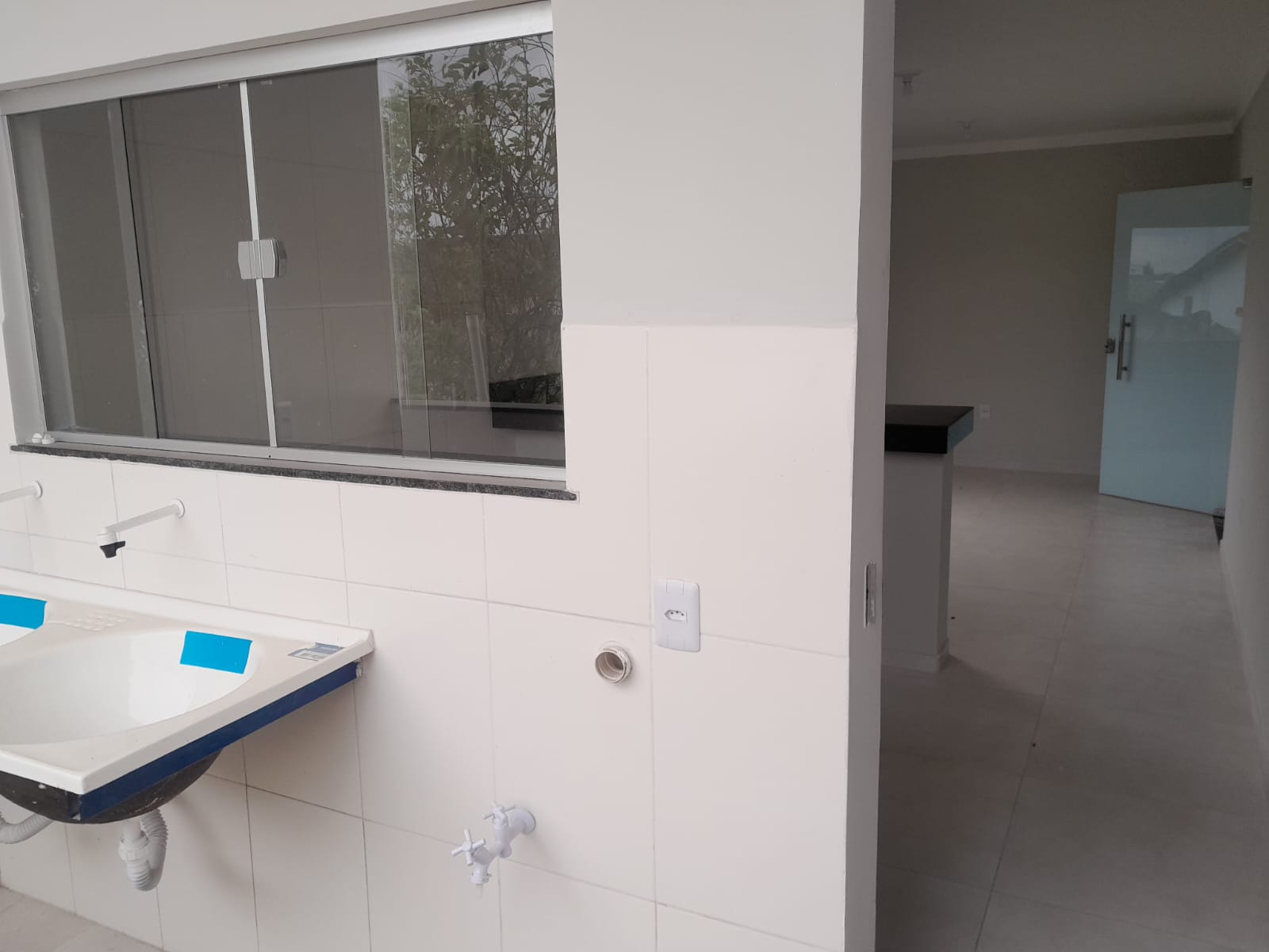 ALUGA APARTAMENTO NO BAIRRO ANTARES (1º ANDAR)