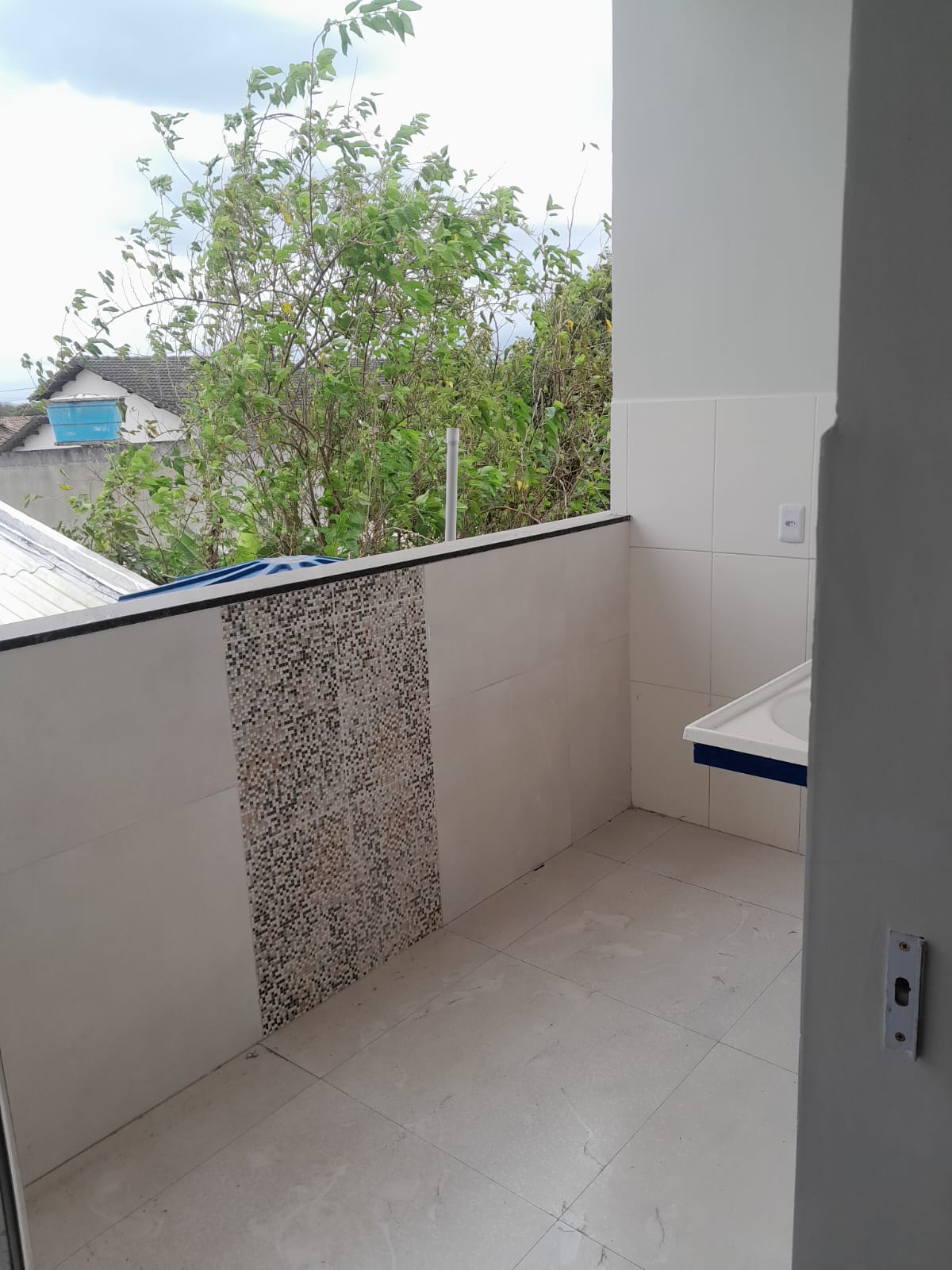 ALUGA APARTAMENTO NO BAIRRO ANTARES (1º ANDAR)