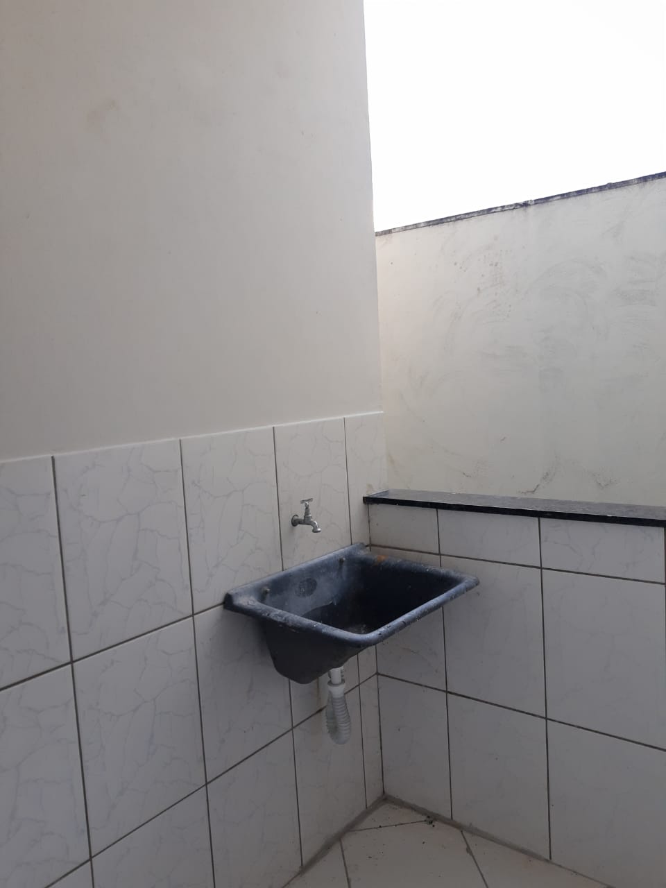 ALUGA APARTAMENTO SIMPLES NO BAIRRO DINAH BORGES