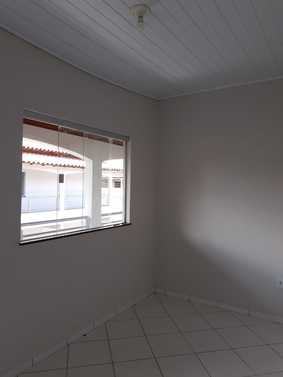 ALUGA APARTAMENTO SIMPLES NO BAIRRO DINAH BORGES
