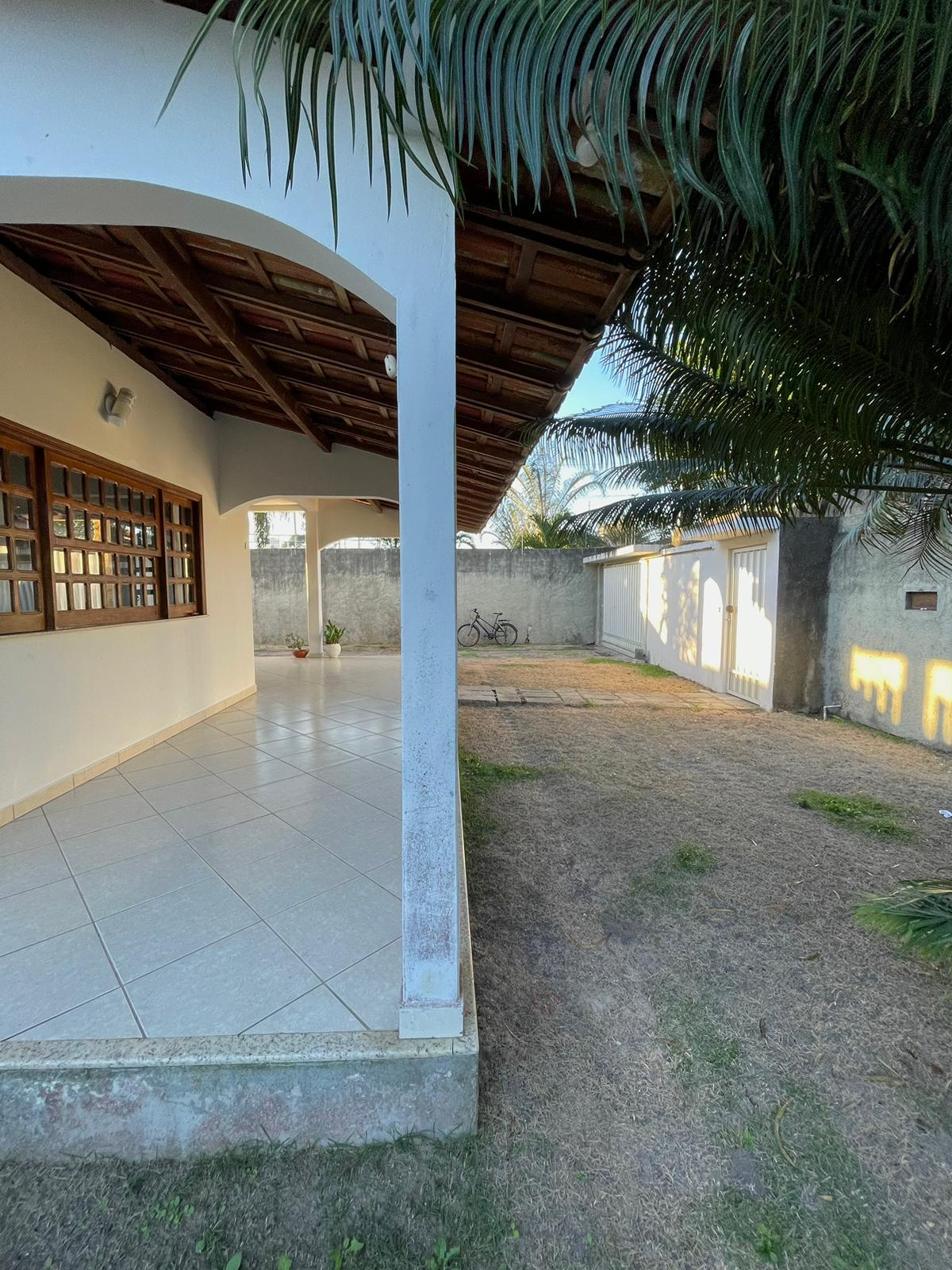 Vende casa ampla com ótima localização no Centro