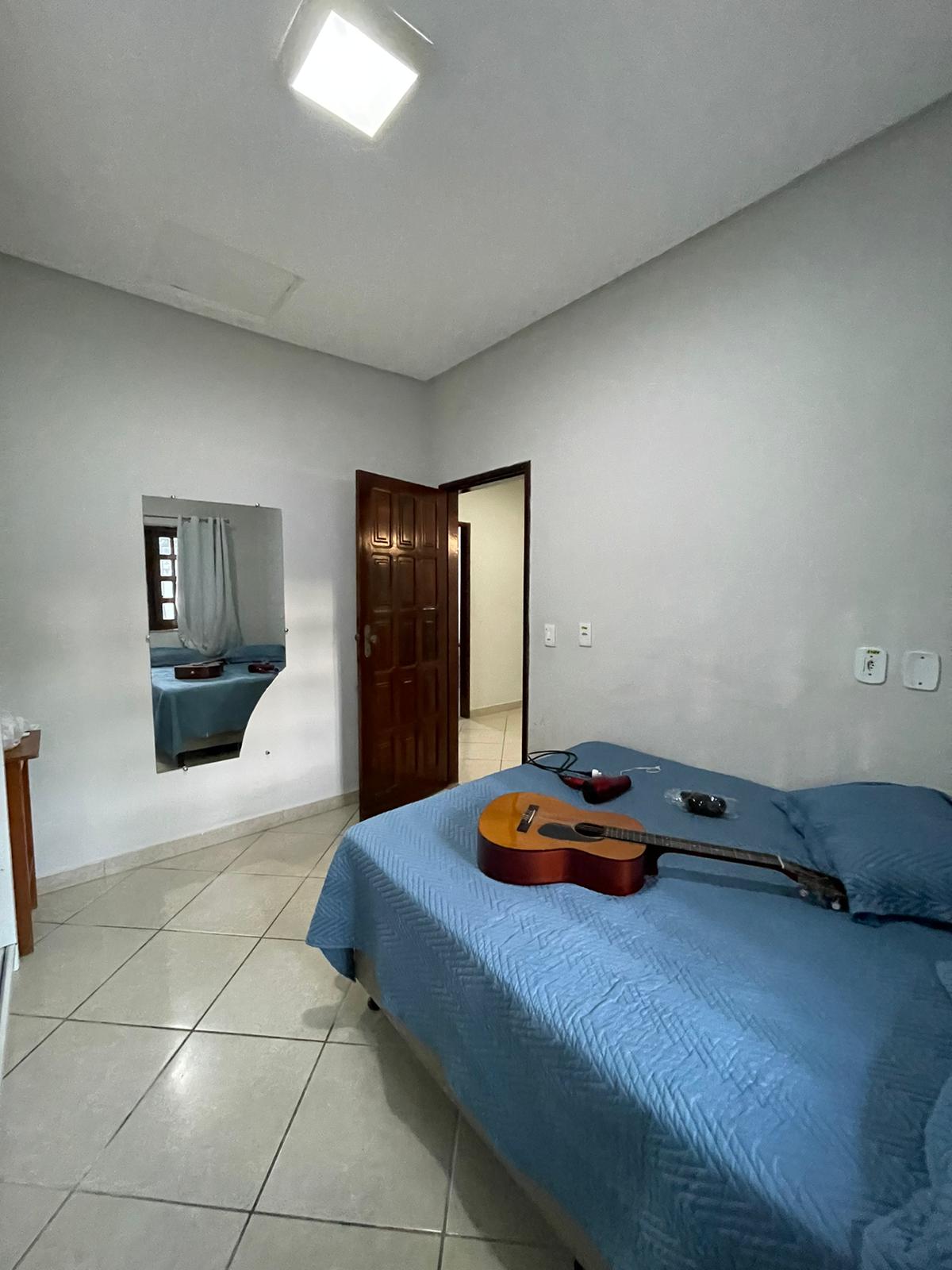 Vende casa ampla com ótima localização no Centro