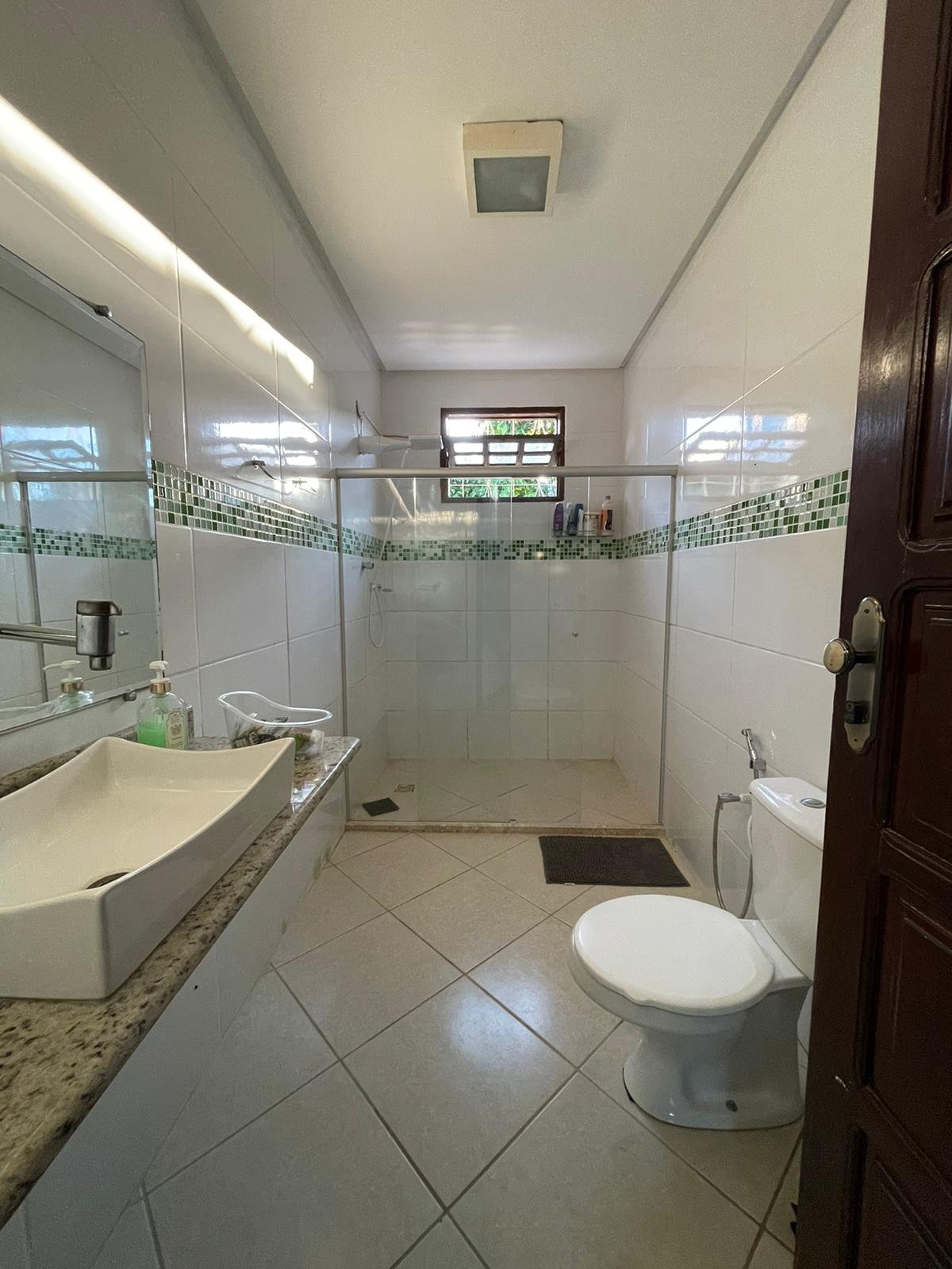 Vende casa ampla com ótima localização no Centro