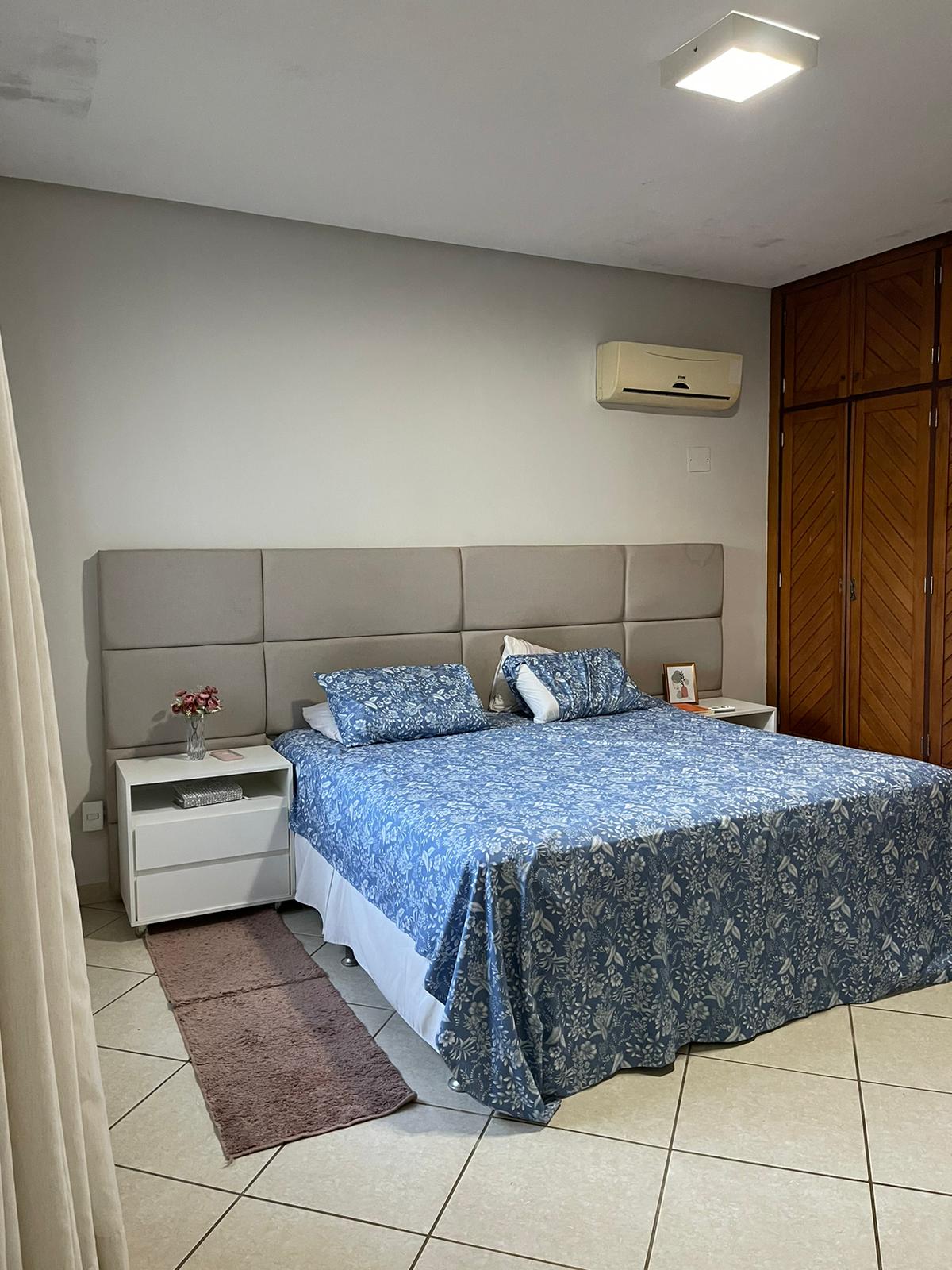 Vende casa ampla com ótima localização no Centro