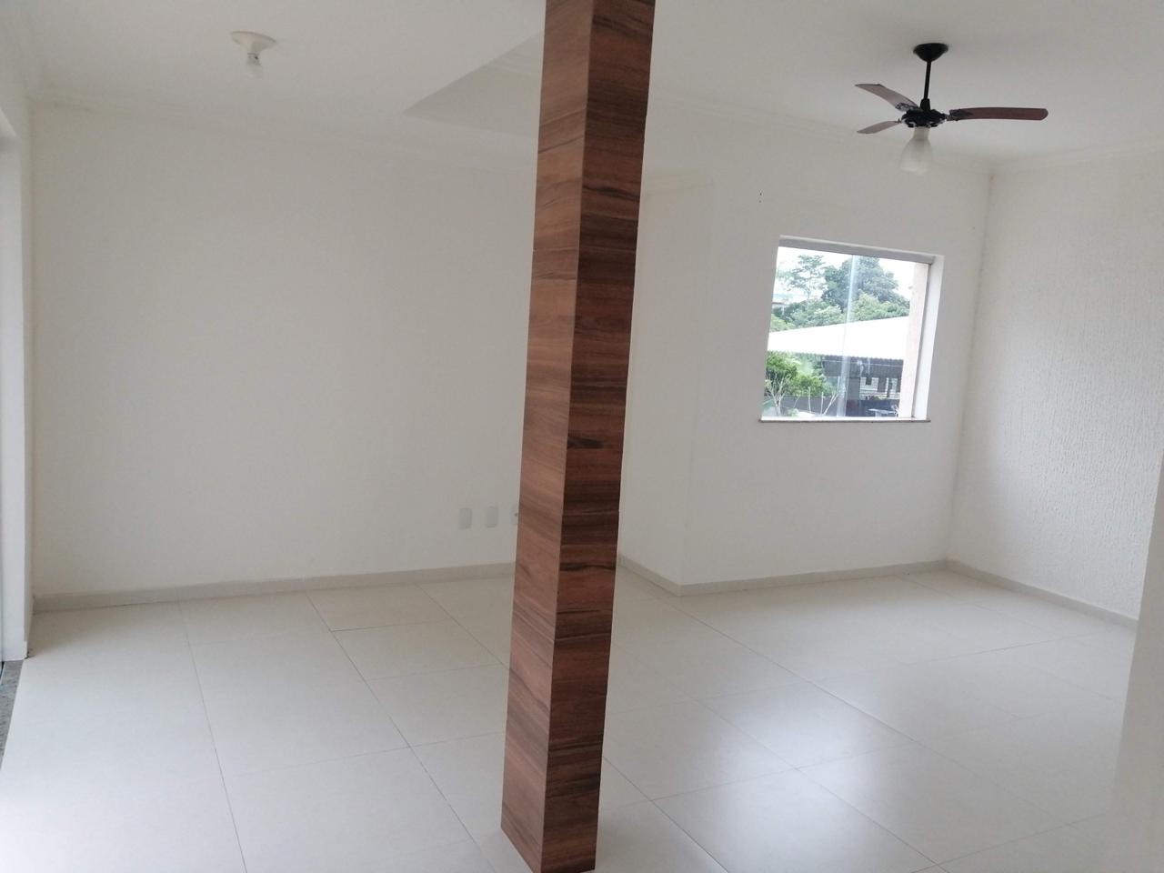 Aluga Apartamento Térreo em Condomínio no Centro