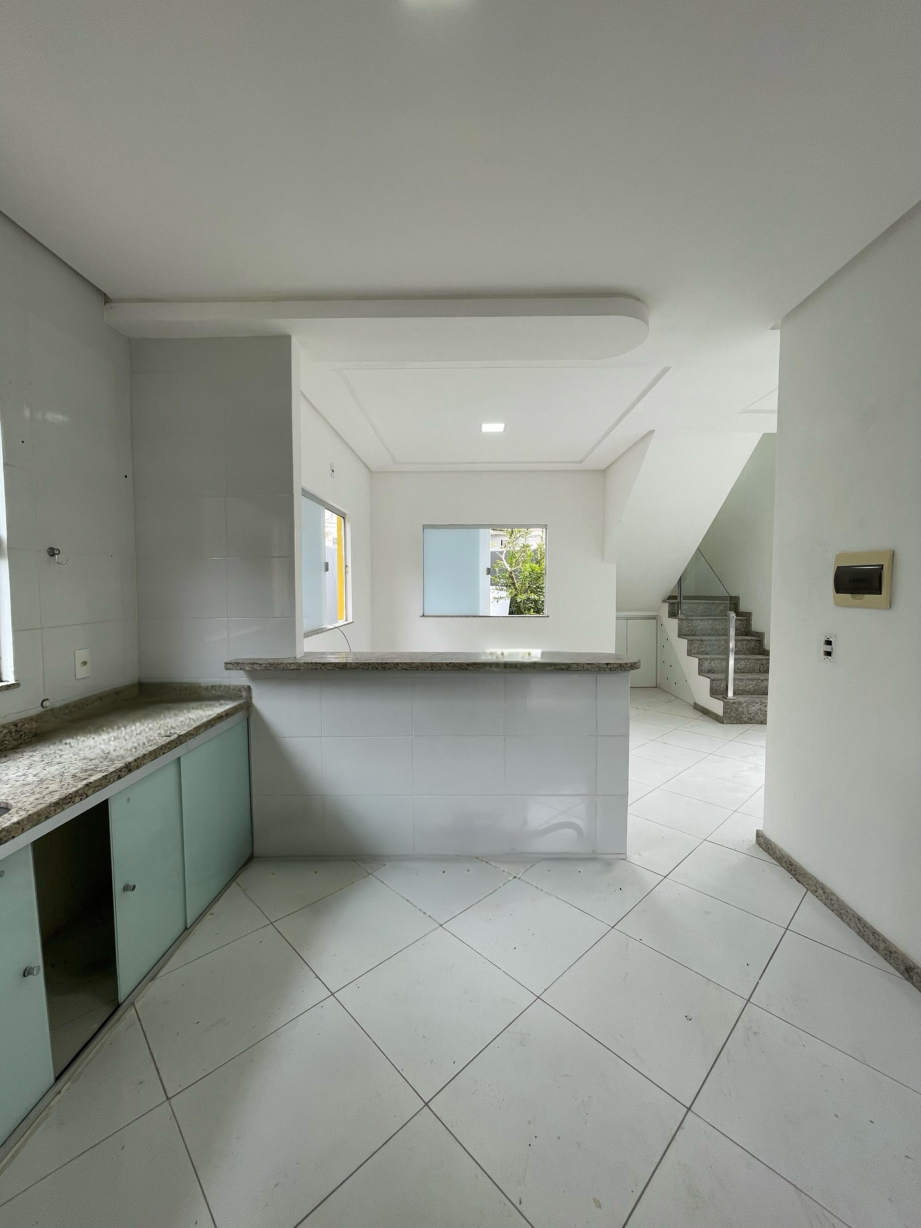Vende belo duplex no bairro Colonial