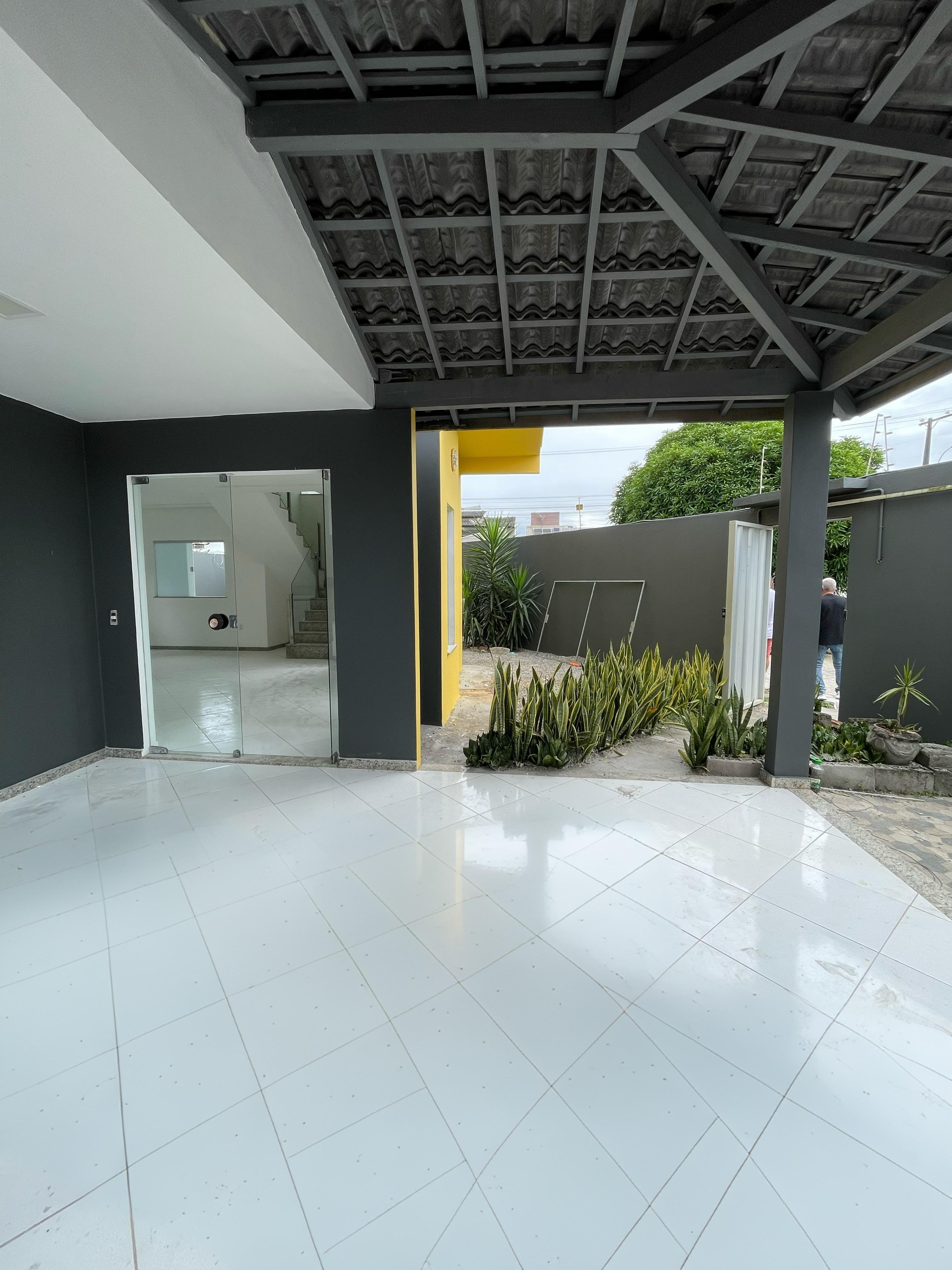 Vende belo duplex no bairro Colonial