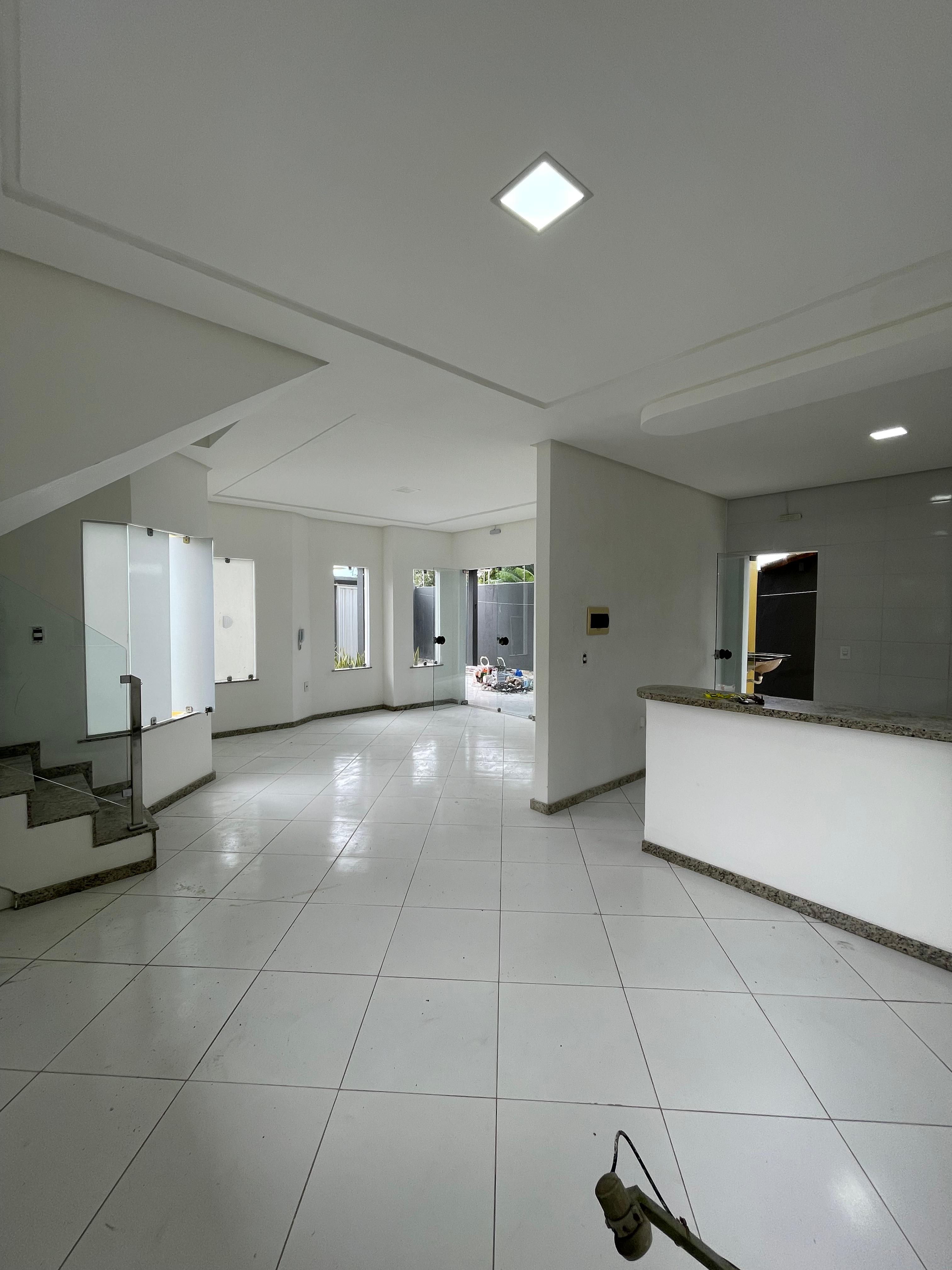 Vende belo duplex no bairro Colonial