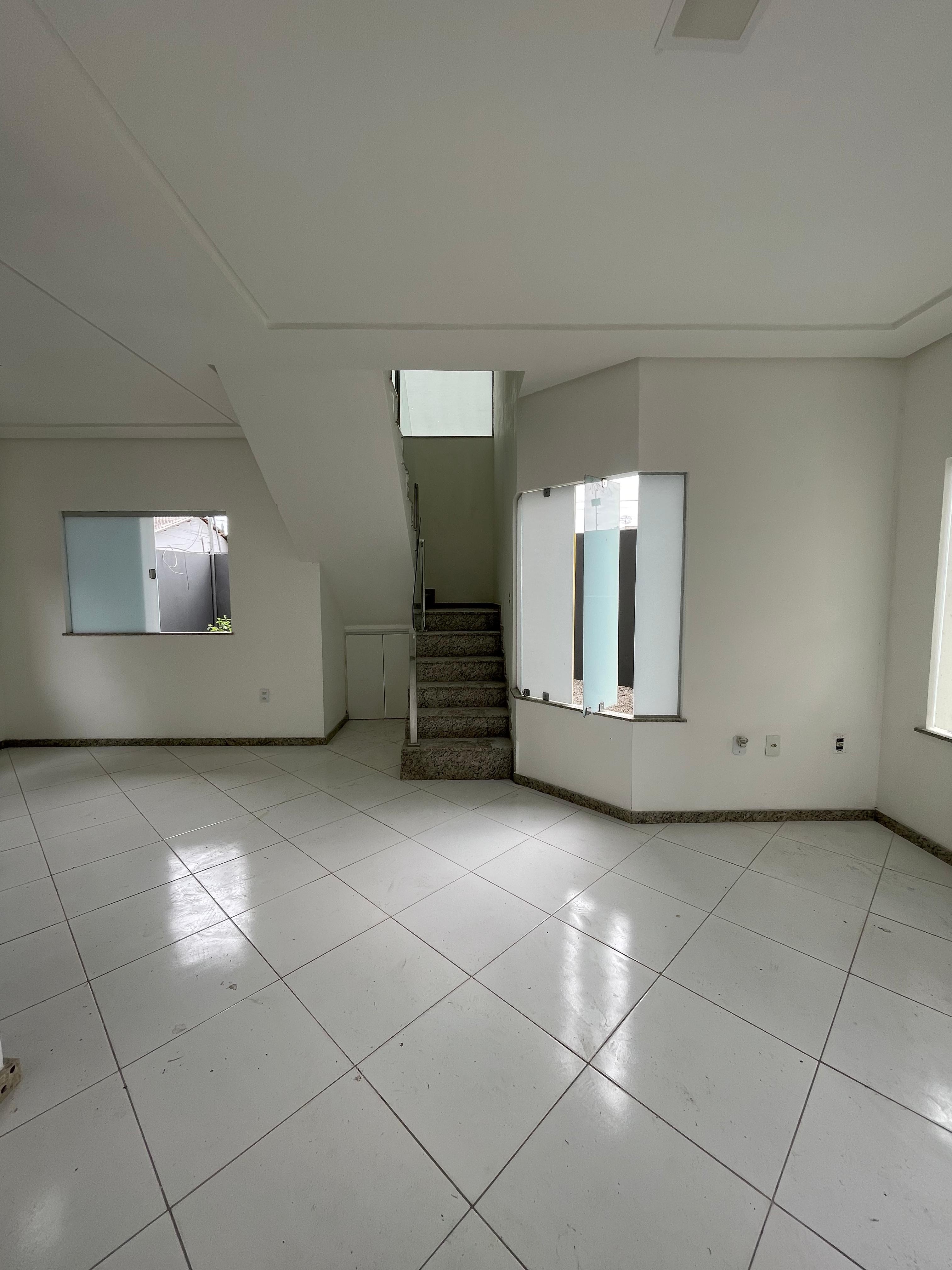 Vende belo duplex no bairro Colonial