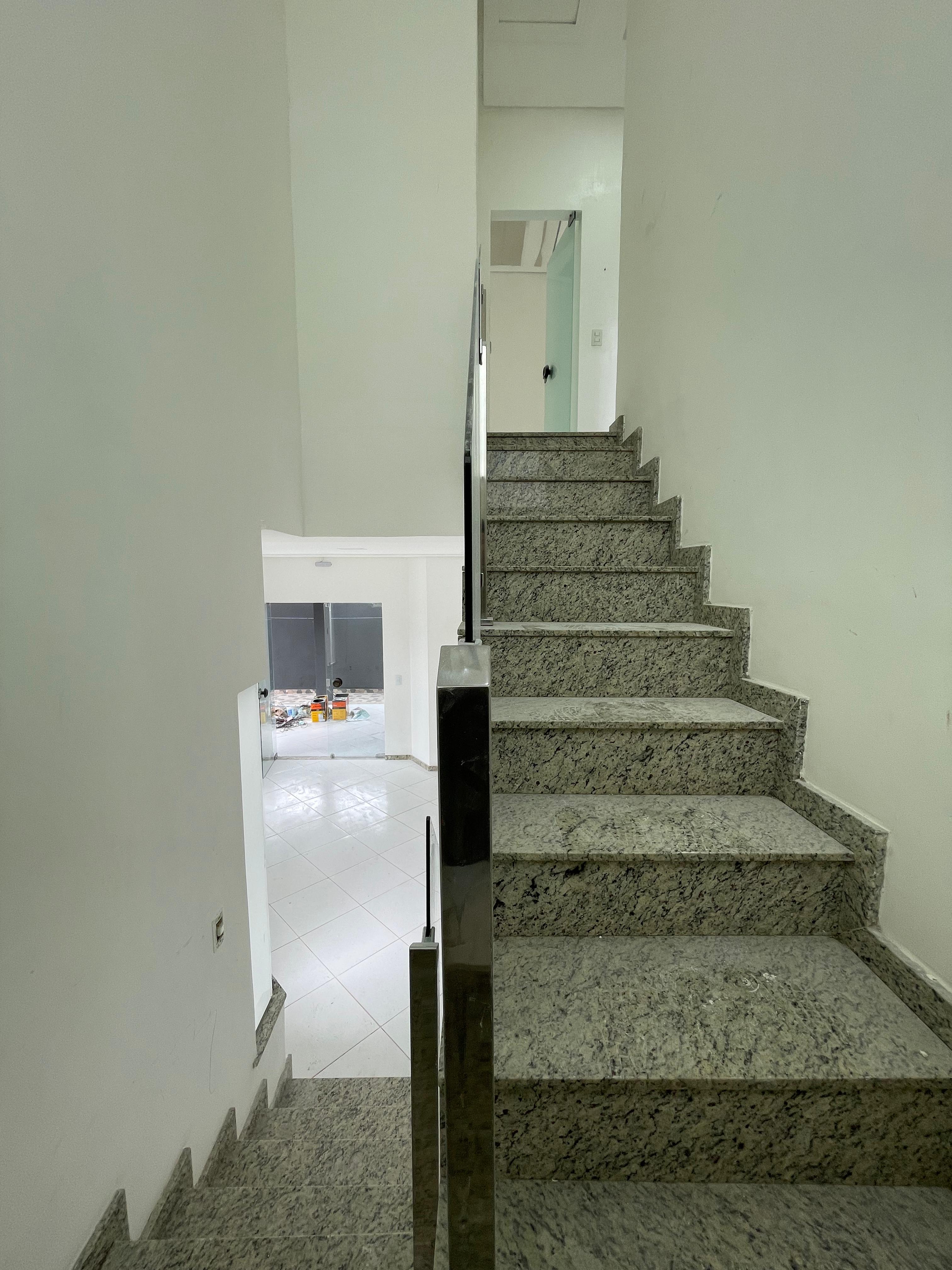 Vende belo duplex no bairro Colonial