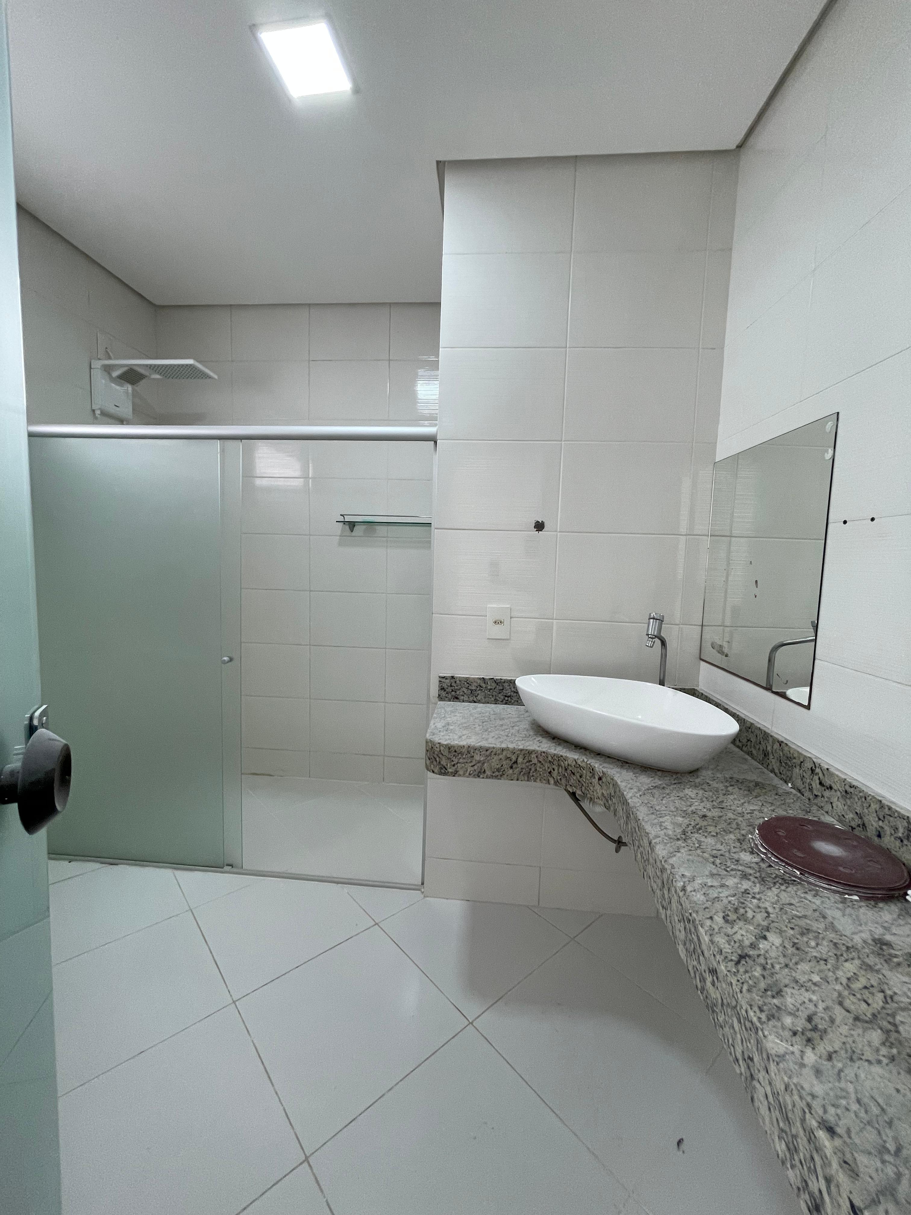 Vende belo duplex no bairro Colonial