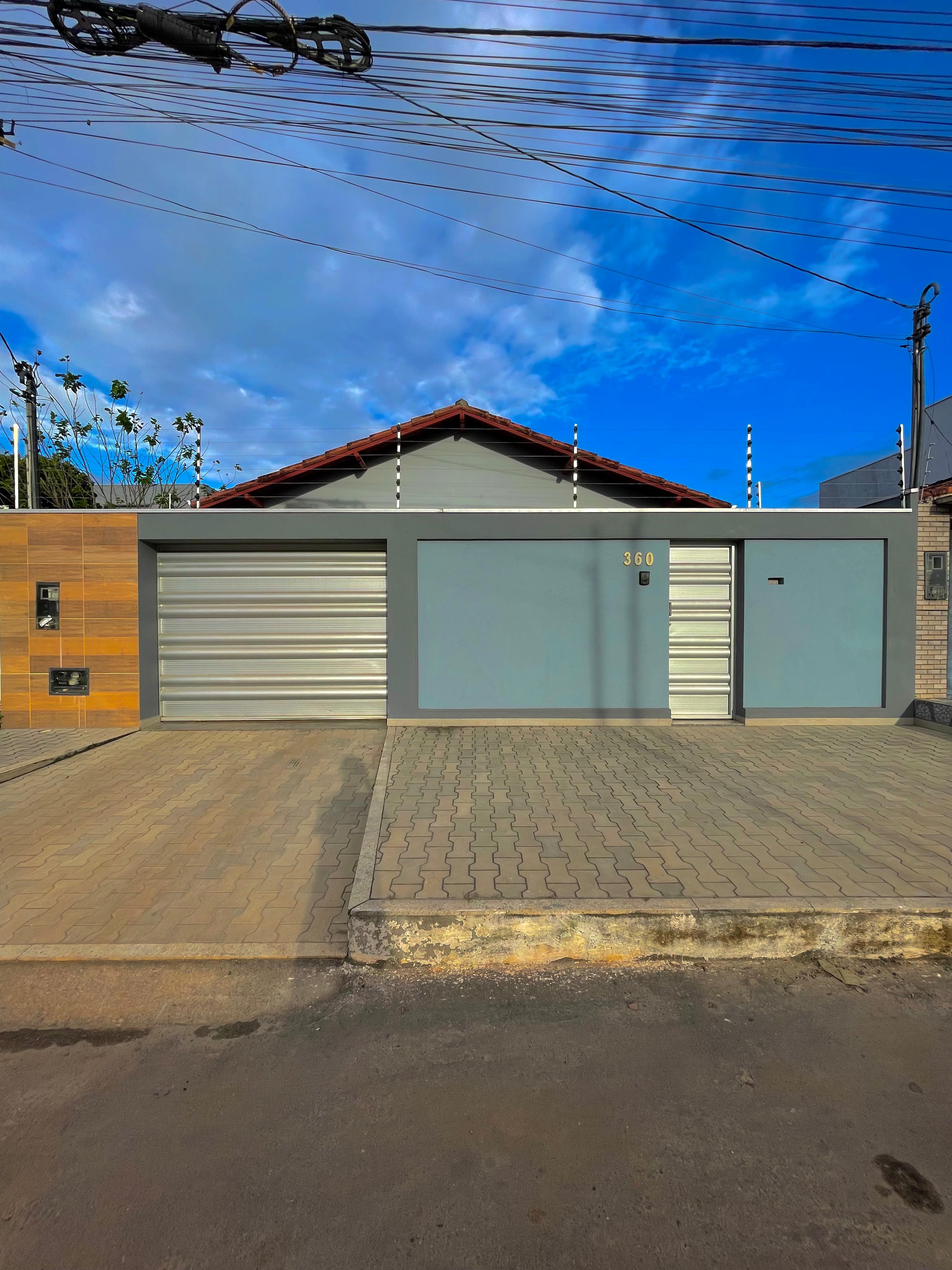 Vende linda casa ampla na Centauro
