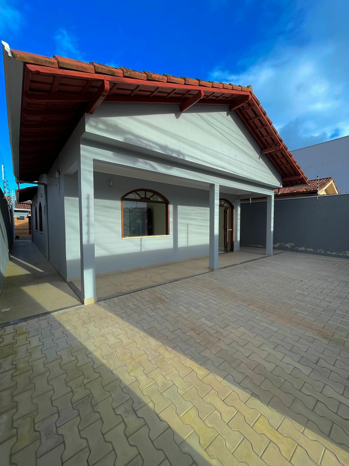 Vende linda casa ampla na Centauro