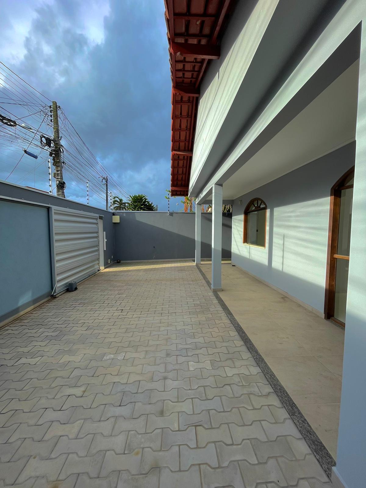 Vende linda casa ampla na Centauro